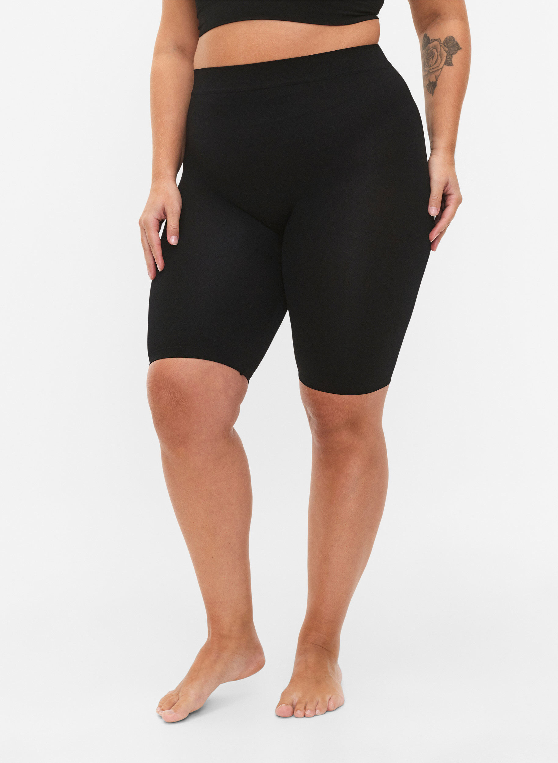 Zizzi 2-pack naadloze eenvoudige korte broek, Black, Model image number 0