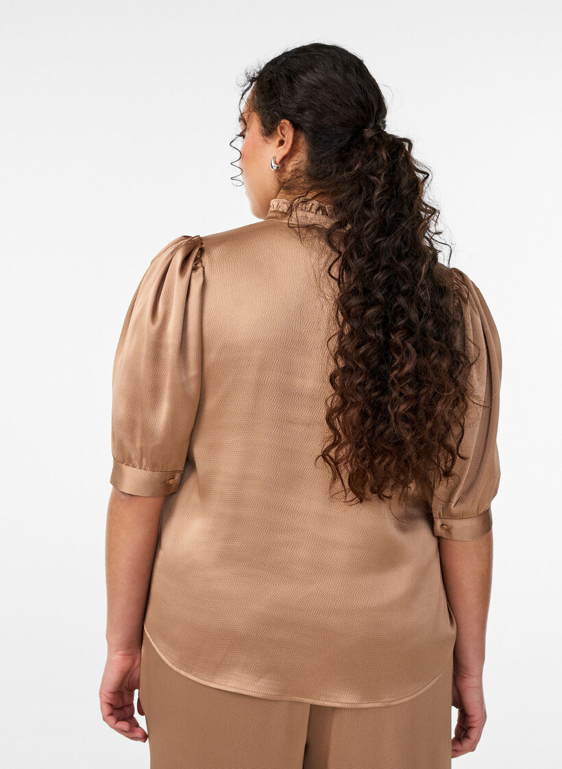 Blouse met satinlook, 1/2-mouwen en rucheskraag, Bruin, Model image number 2