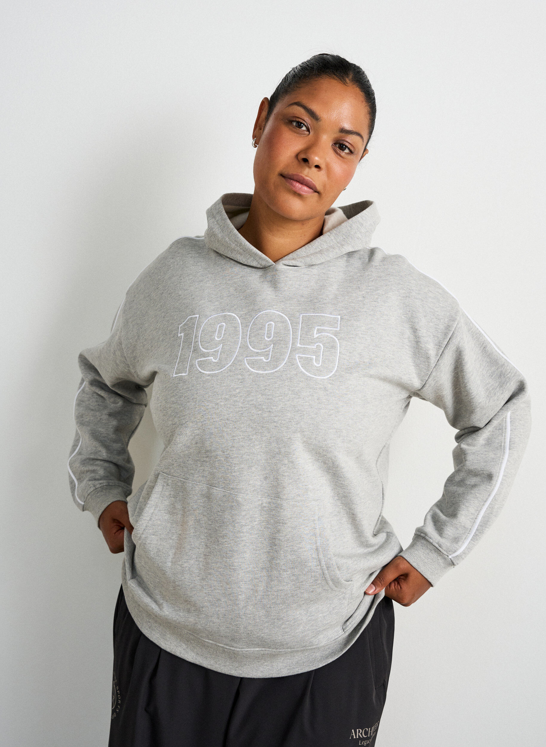 ZizziHoodie met geborduurd motief, Grijs, Model image number 3