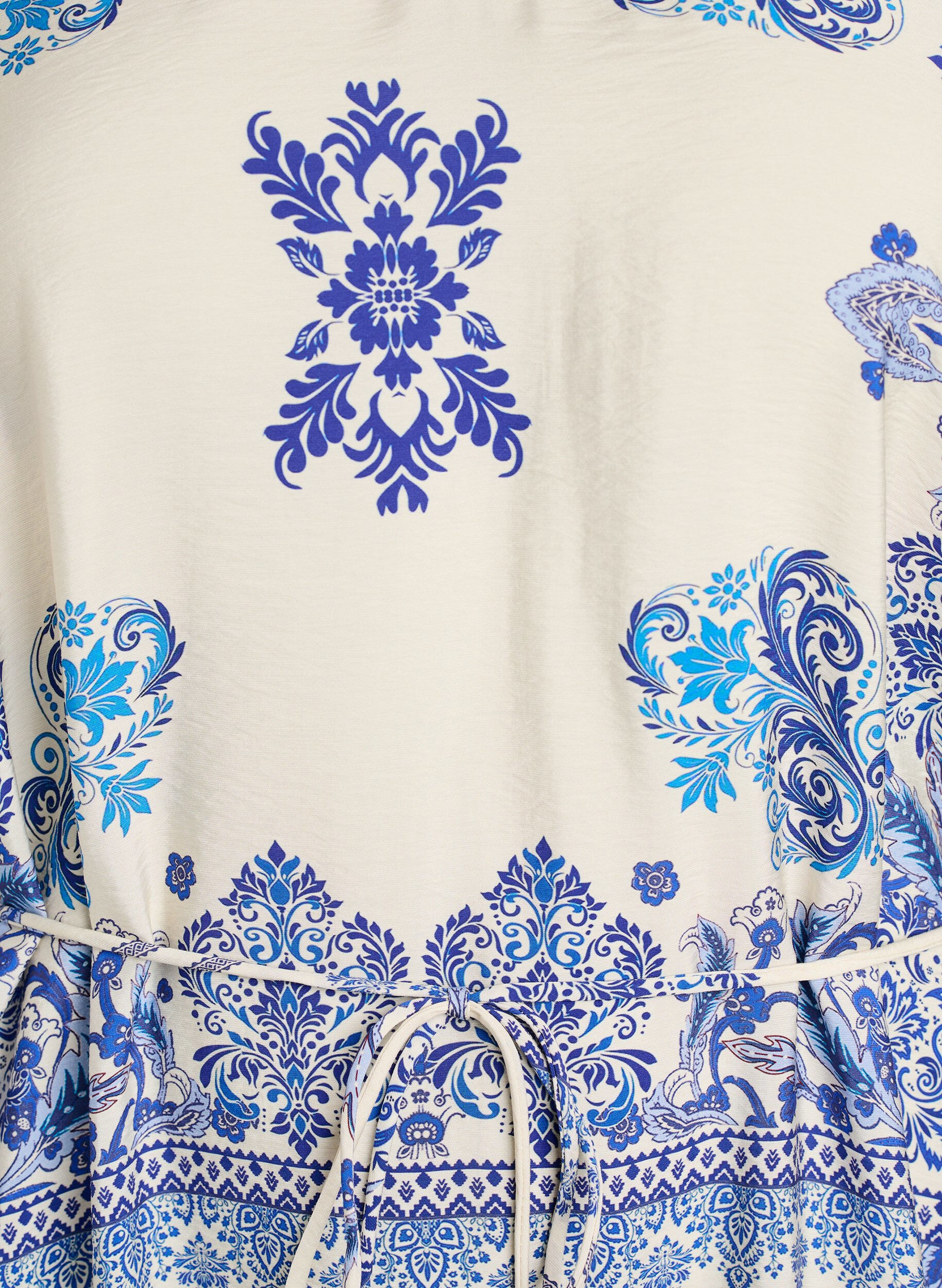 Zizzi Gedessineerde midi jurk in viscose met strikceintuur, Blauw, Packshot image number 2