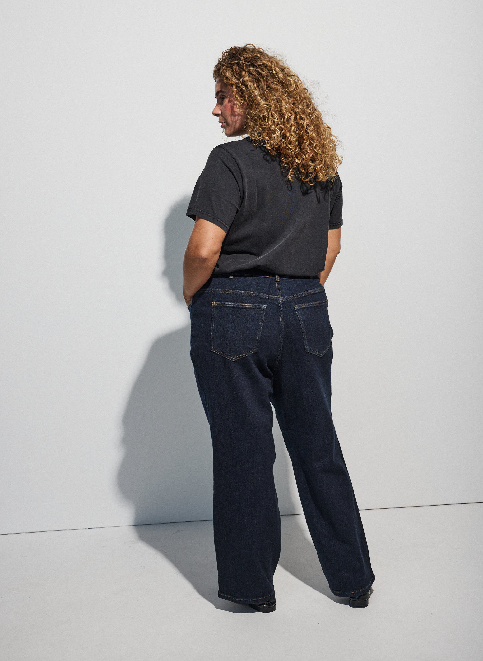 ZizziT-shirt met hondenprint en gewassen look, Grijs, Model image number 2