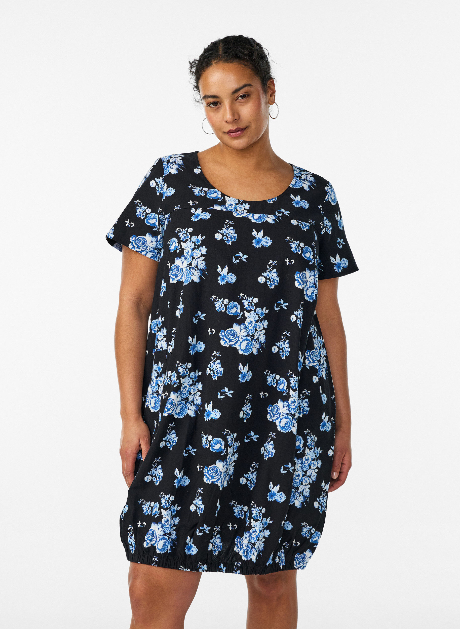 Katoenen jurk met korte mouwen en print, Zwart, Model