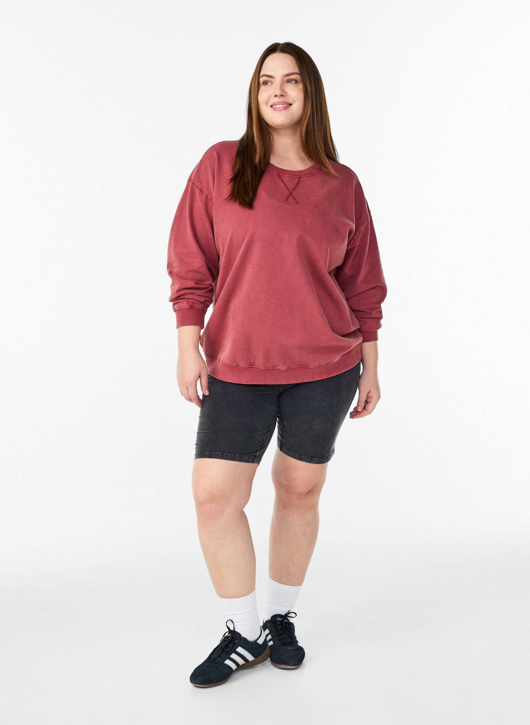 Zizzi Losvallend sweatshirt met gewassen look, Rood, Model image number 1