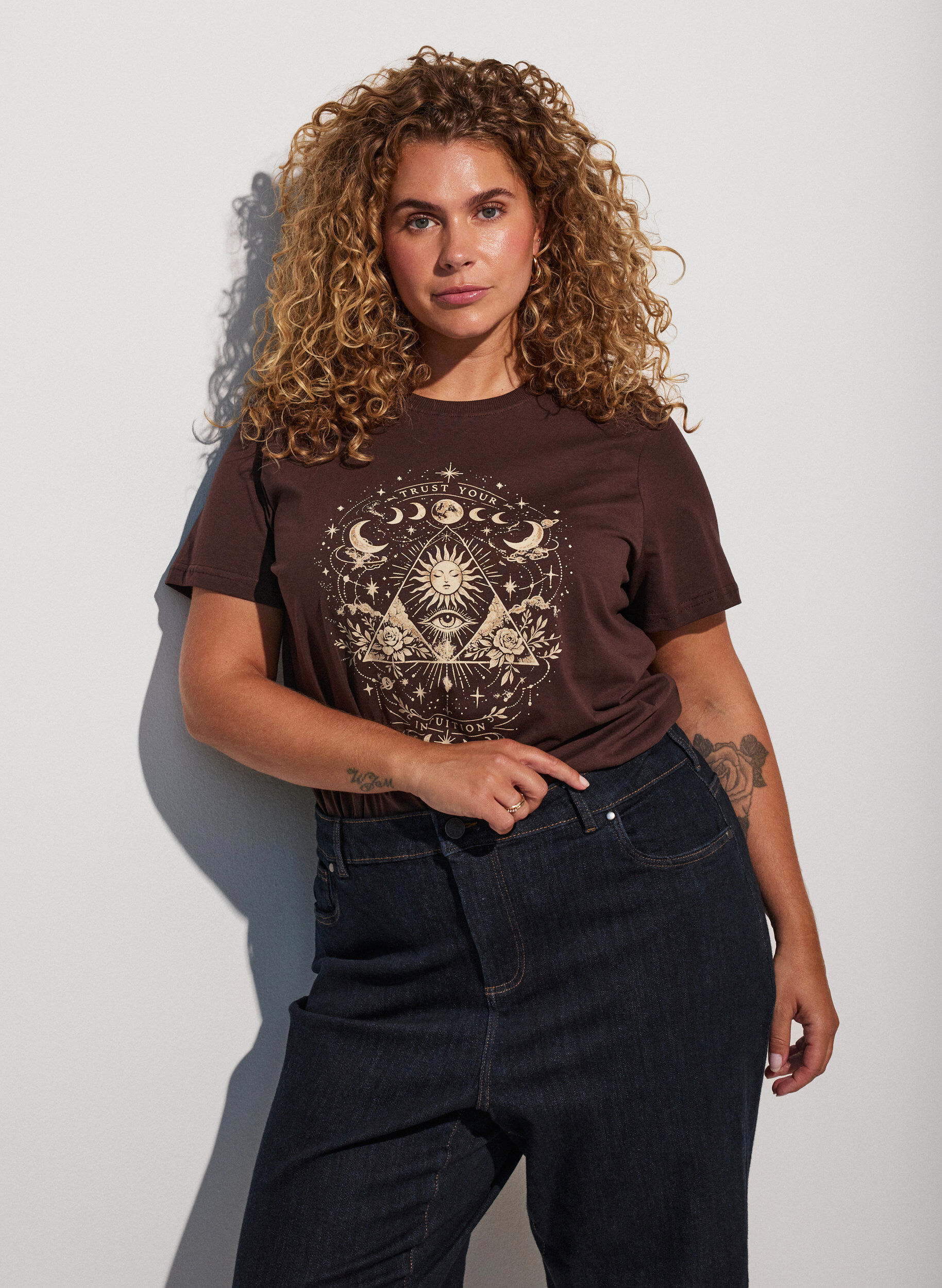Katoenen T-shirt met print aan de voorkant, Bruin, Model