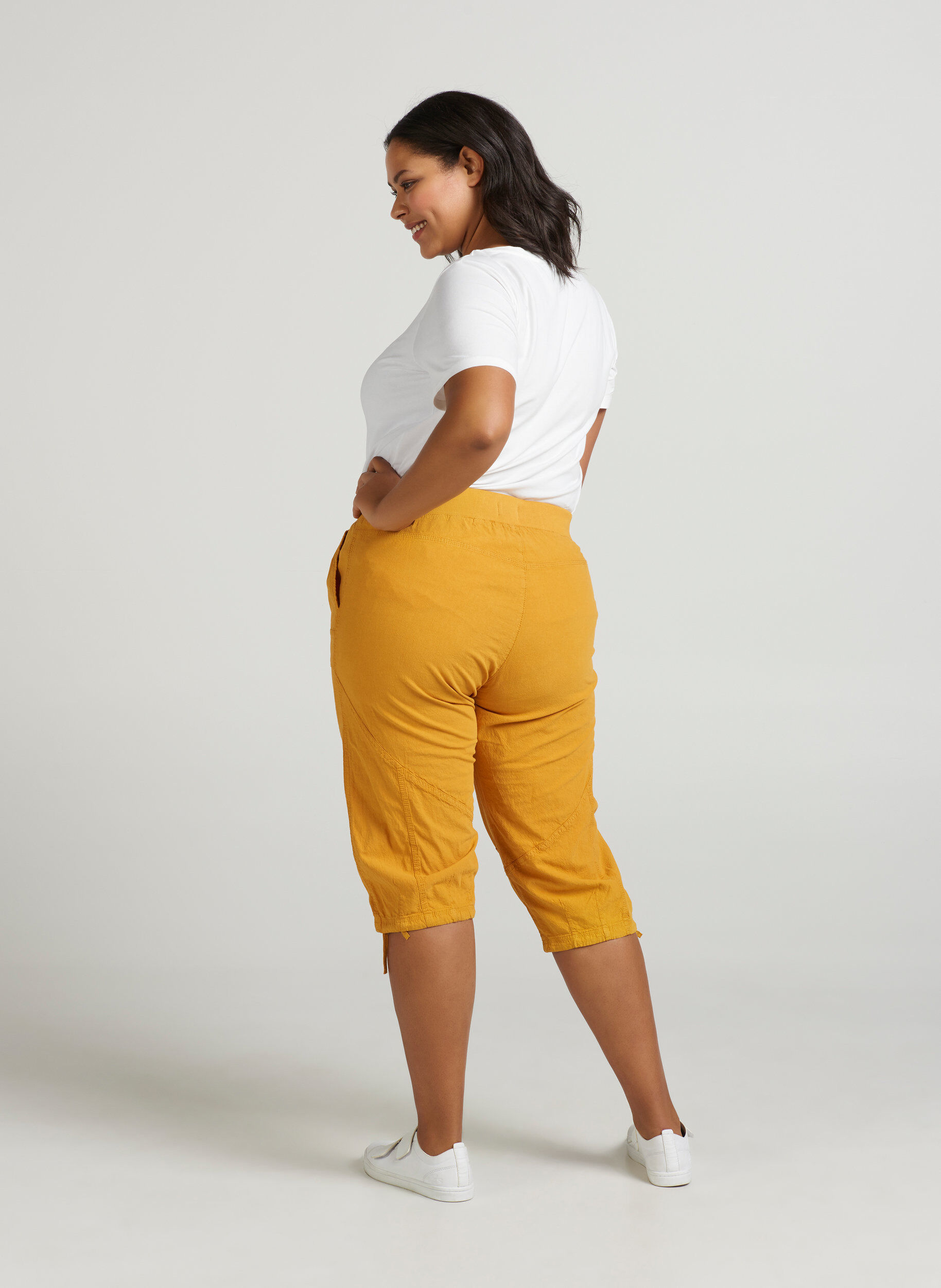 Zizzi Korte broek, Golden Yellow, Model image number 0