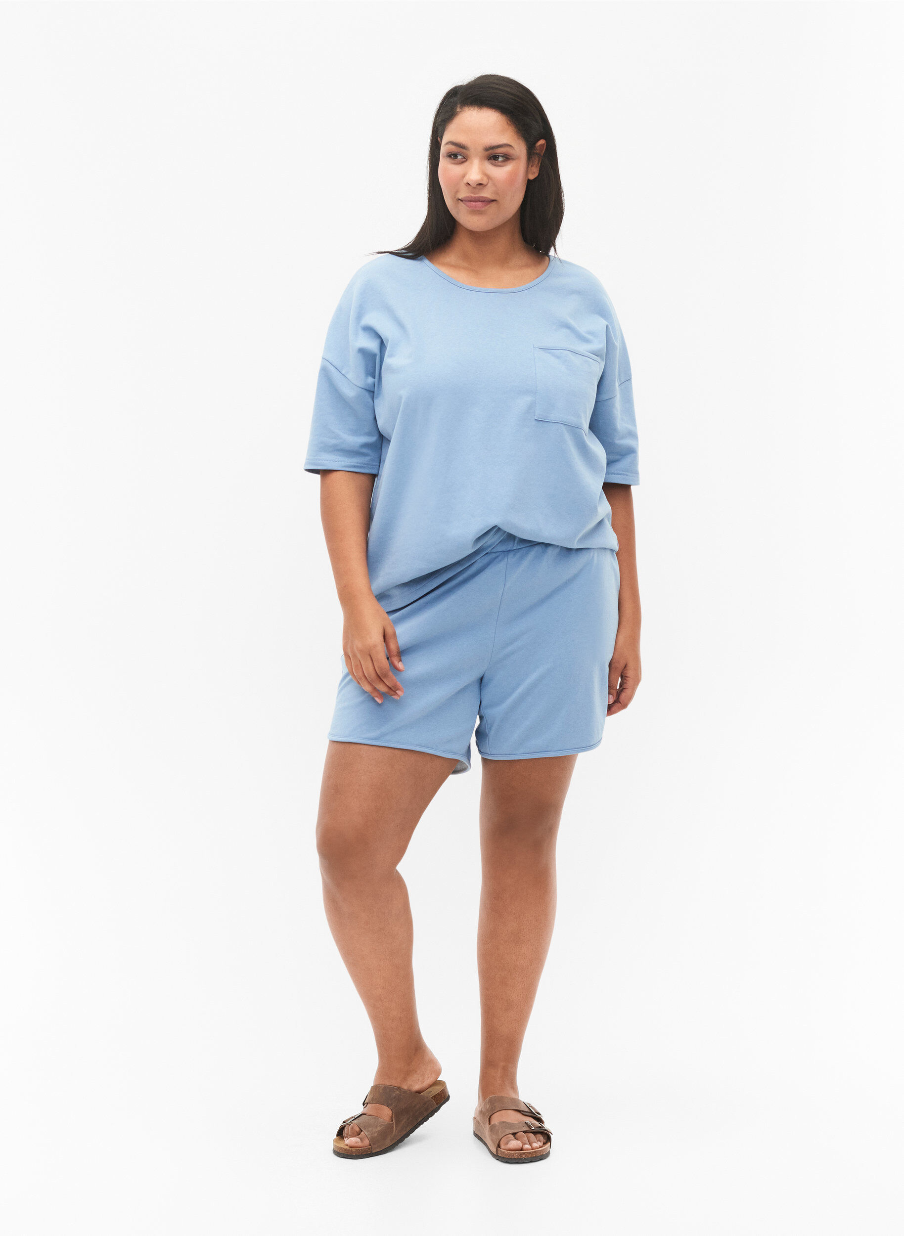 Zizzi Effen sweatshort met zakken, Faded Denim, Model image number 3