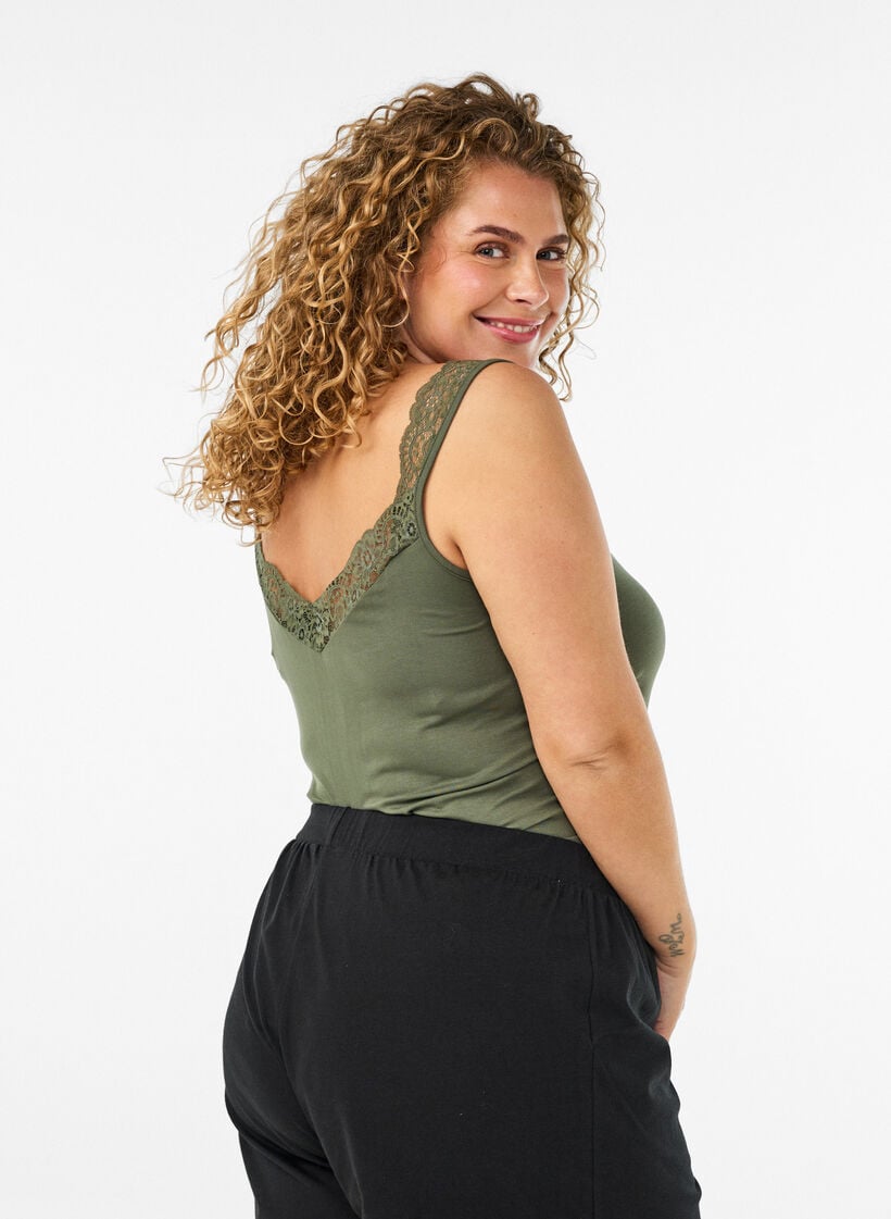 Viscose top met kanten rand, Groen, Model image number 2