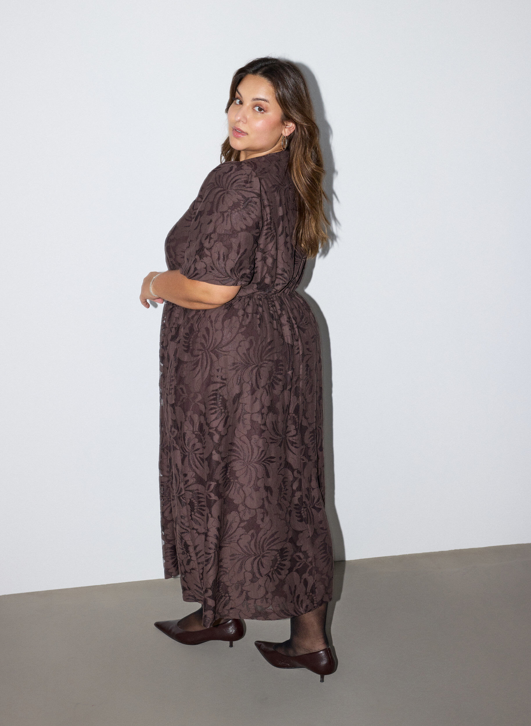ZizziMidi-jurk met bloemenjacquard, Bruin, Model image number 1