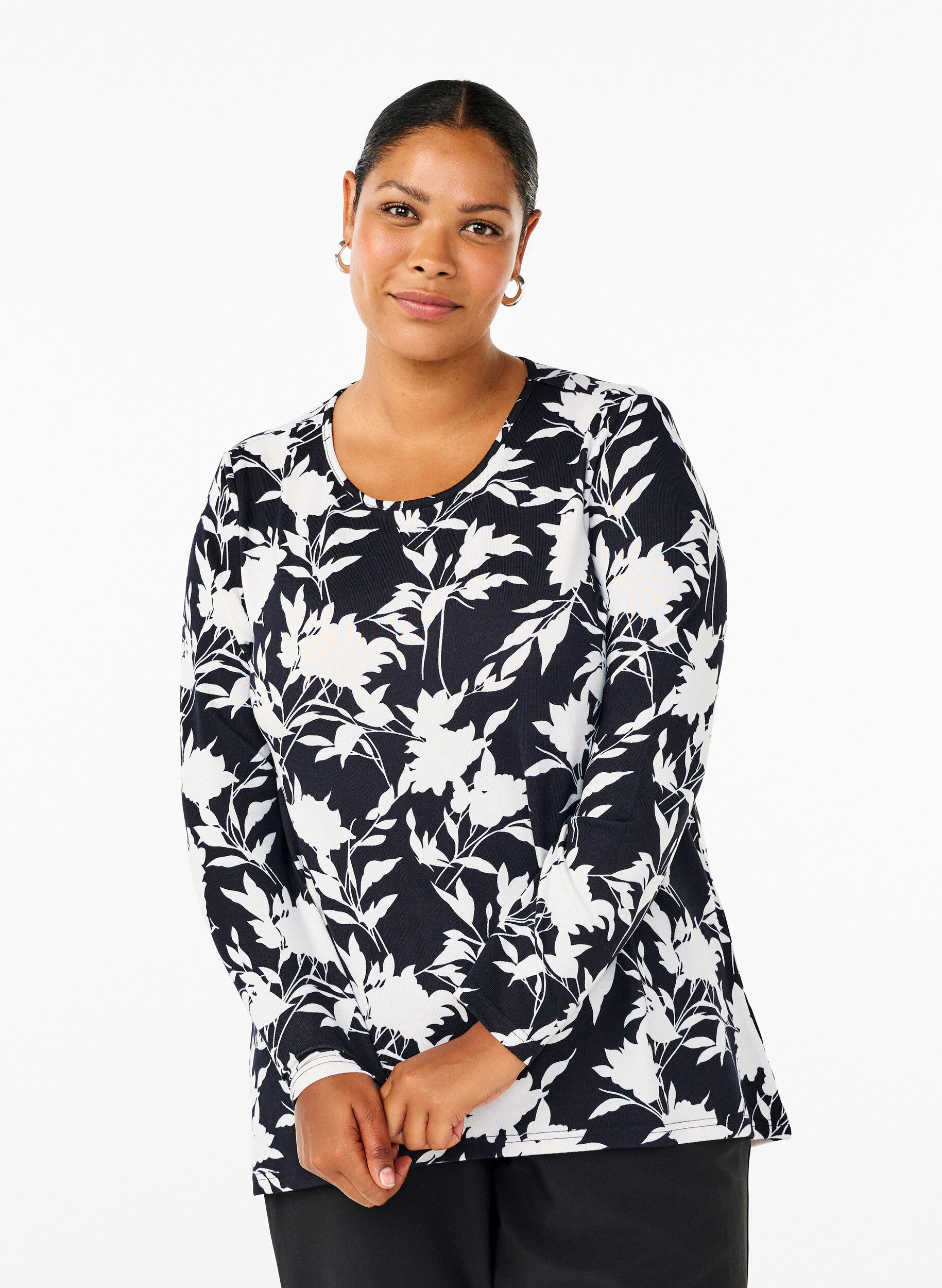 Zizzi Gebloemde blouse met lange mouwen, Blauw, Model image number 0