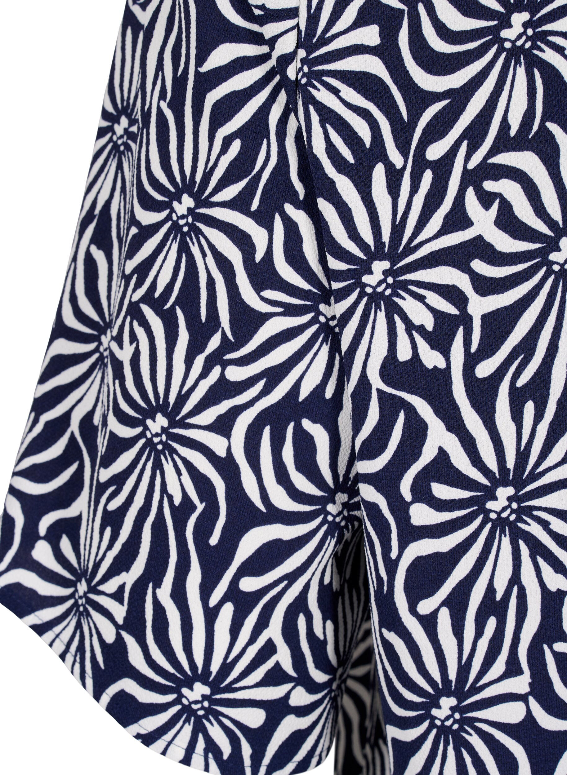 Zizzi Blouse met V-hals en strikprint, White Blue Flower, Packshot image number 3