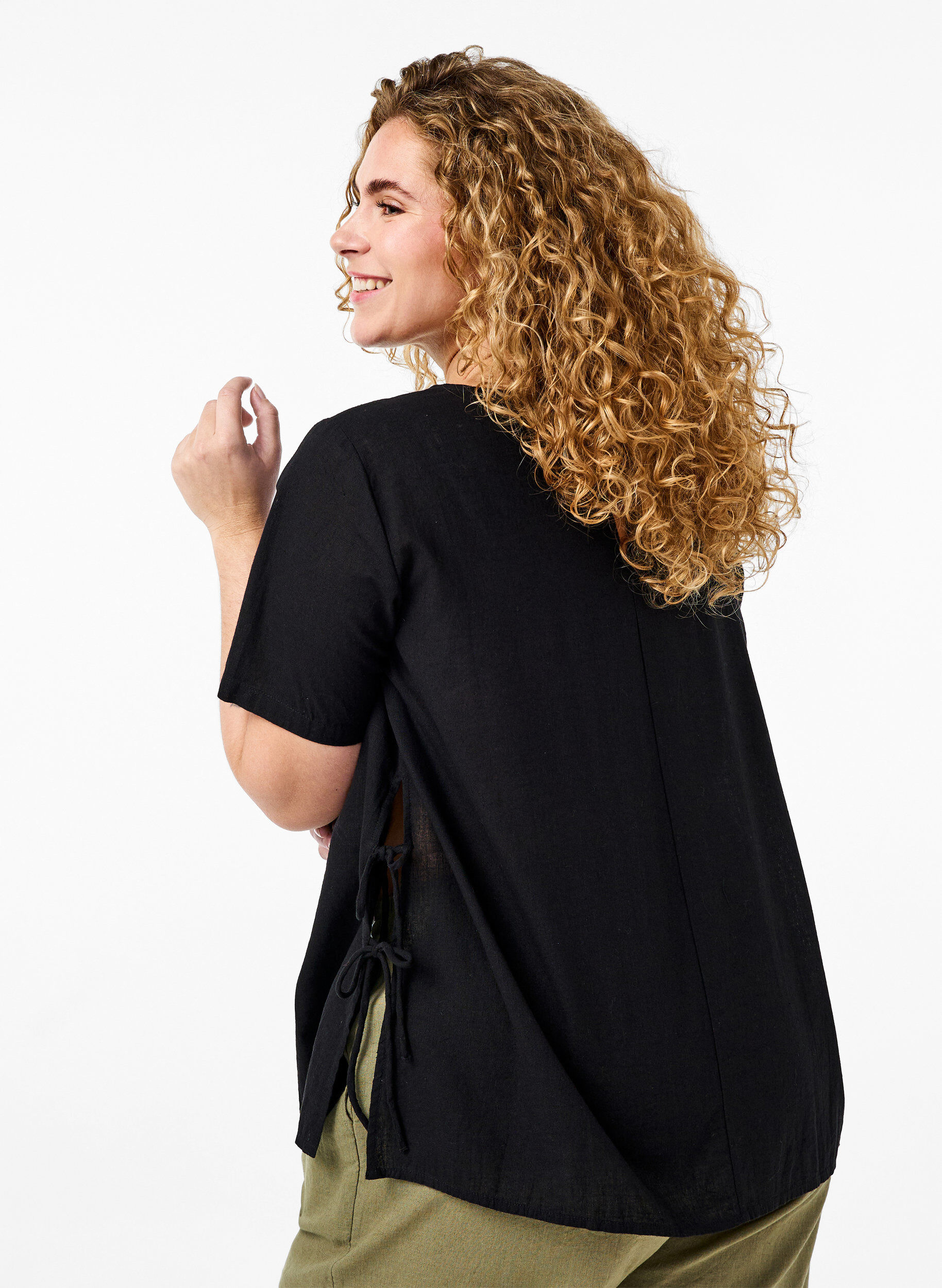 Zizzi Blouse met korte mouwen van katoenmix met linnen en kanten details, Black, Model image number 1