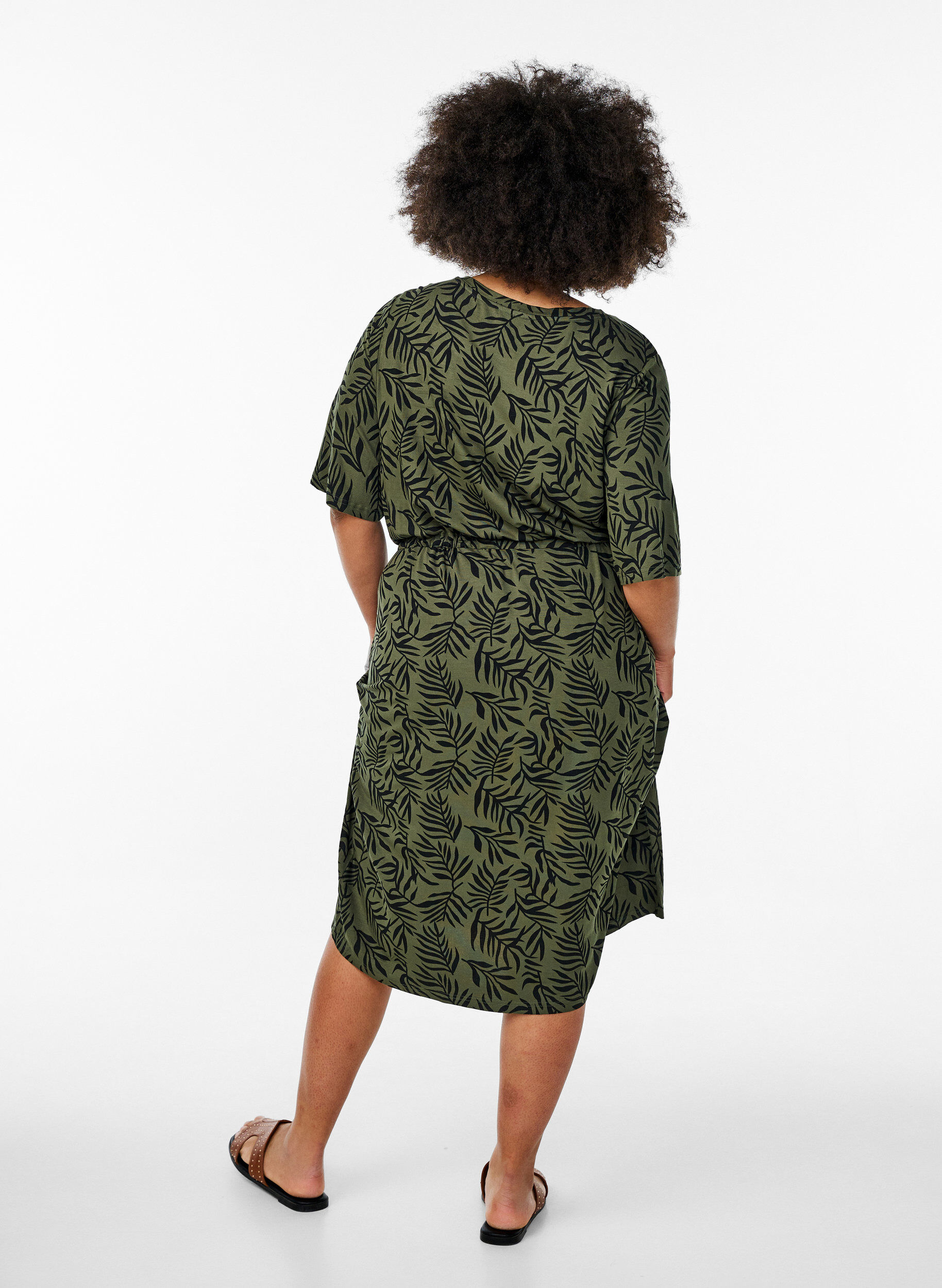 Zizzi Jersey midi jurk met strikriem in de taille, Groen, Model image number 1