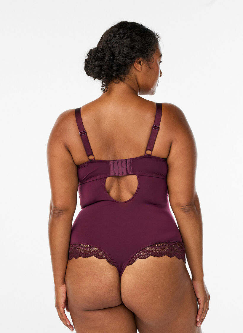 Body van kant met beugels en bandjesdetails, Rood, Model image number 1