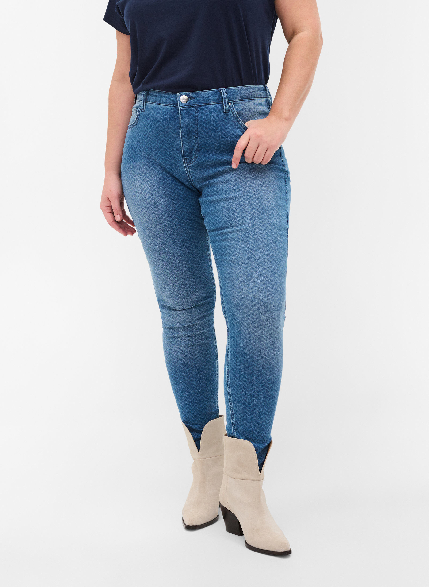 Zizzi Amy jeans met hoge taille en print, Ethnic Pri, Model image number 3