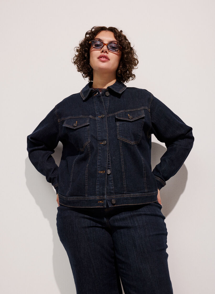 Donkere denim met attitude, , Model