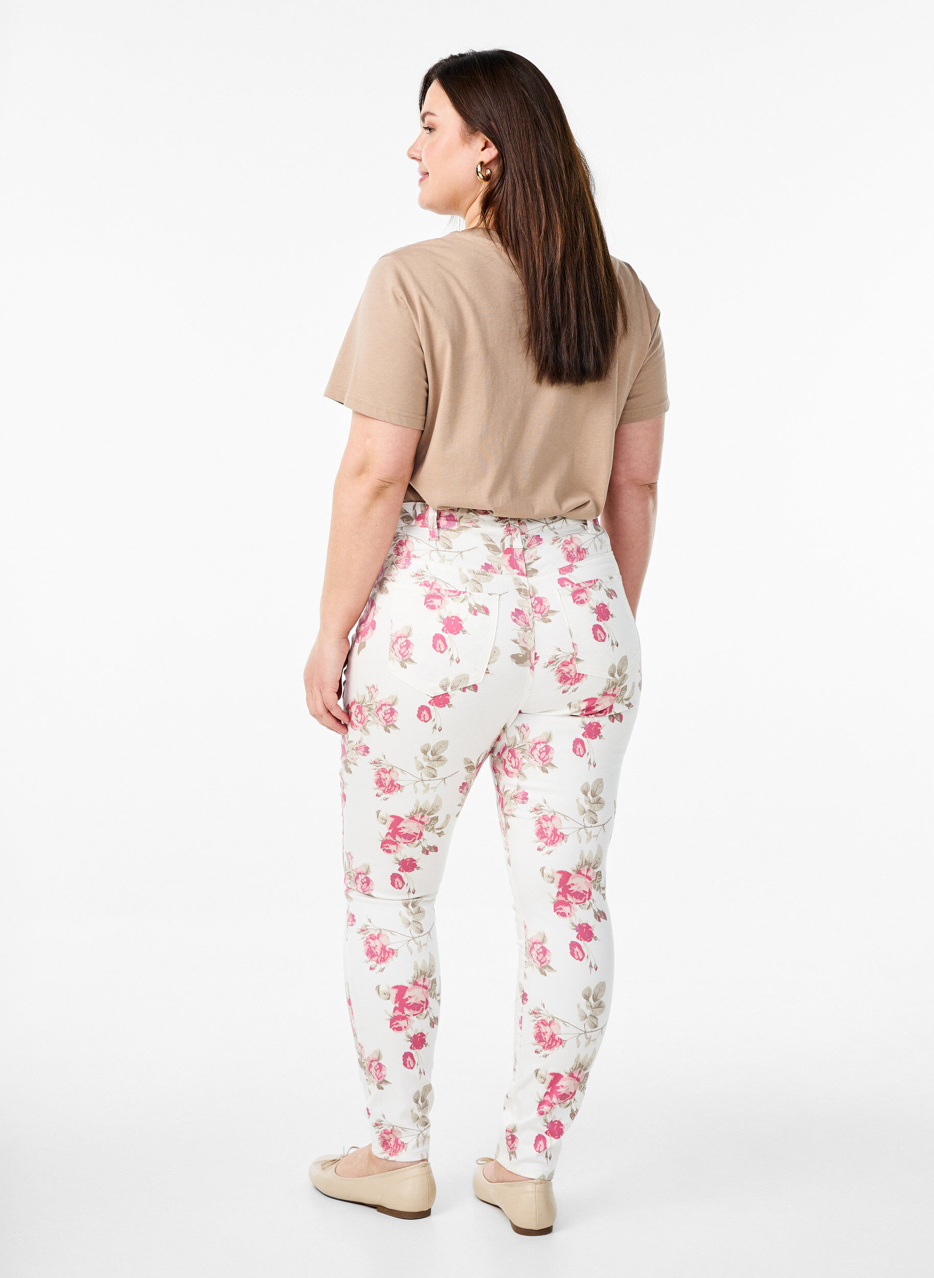 Zizzi Superslanke Amy jeans met bloemenprint, Vanille, Model image number 1