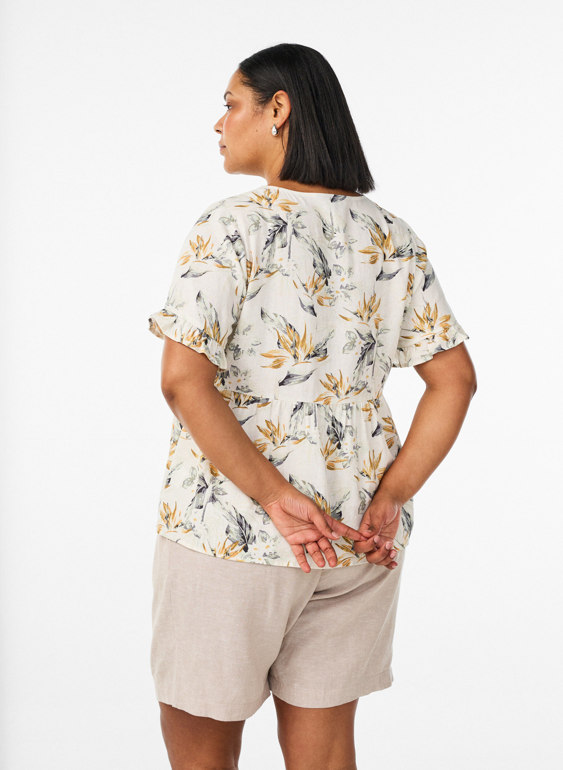 Zizzi Shorts met hoge taille in linnen en viscose, Beige, Model image number 2