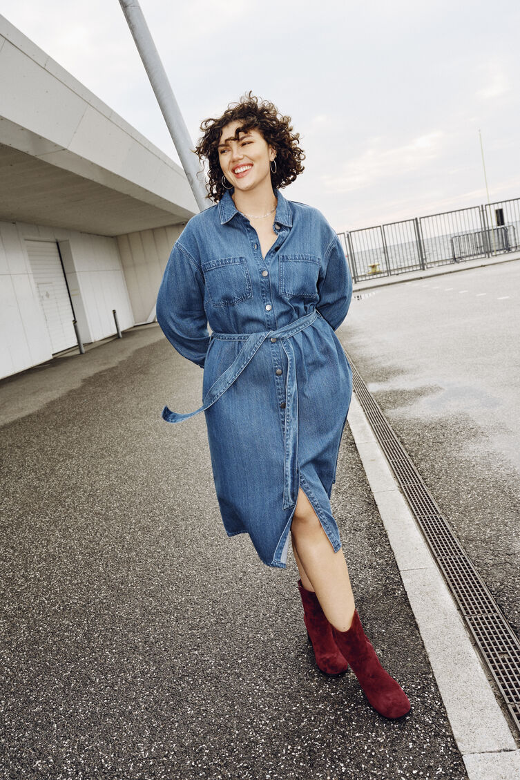 Denimjurk met strikband, , Model