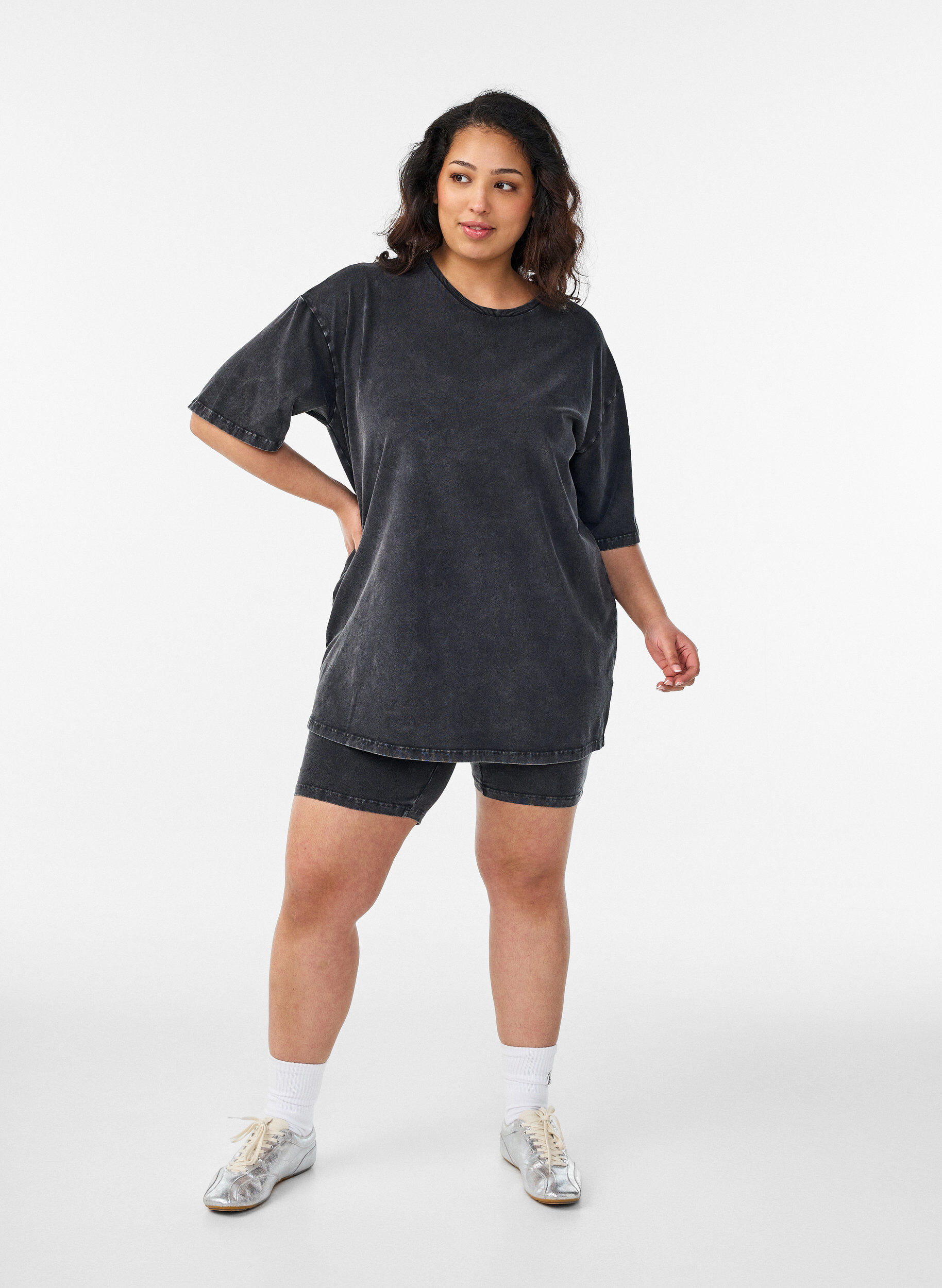 Zizzi Sporty katoenen T-shirt met een gewassen effect, Zwart, Model image number 1