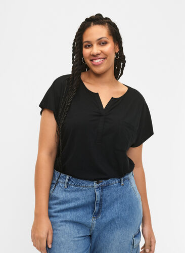 T-shirt met V-hals en borstzakje, Black, Model image number 0