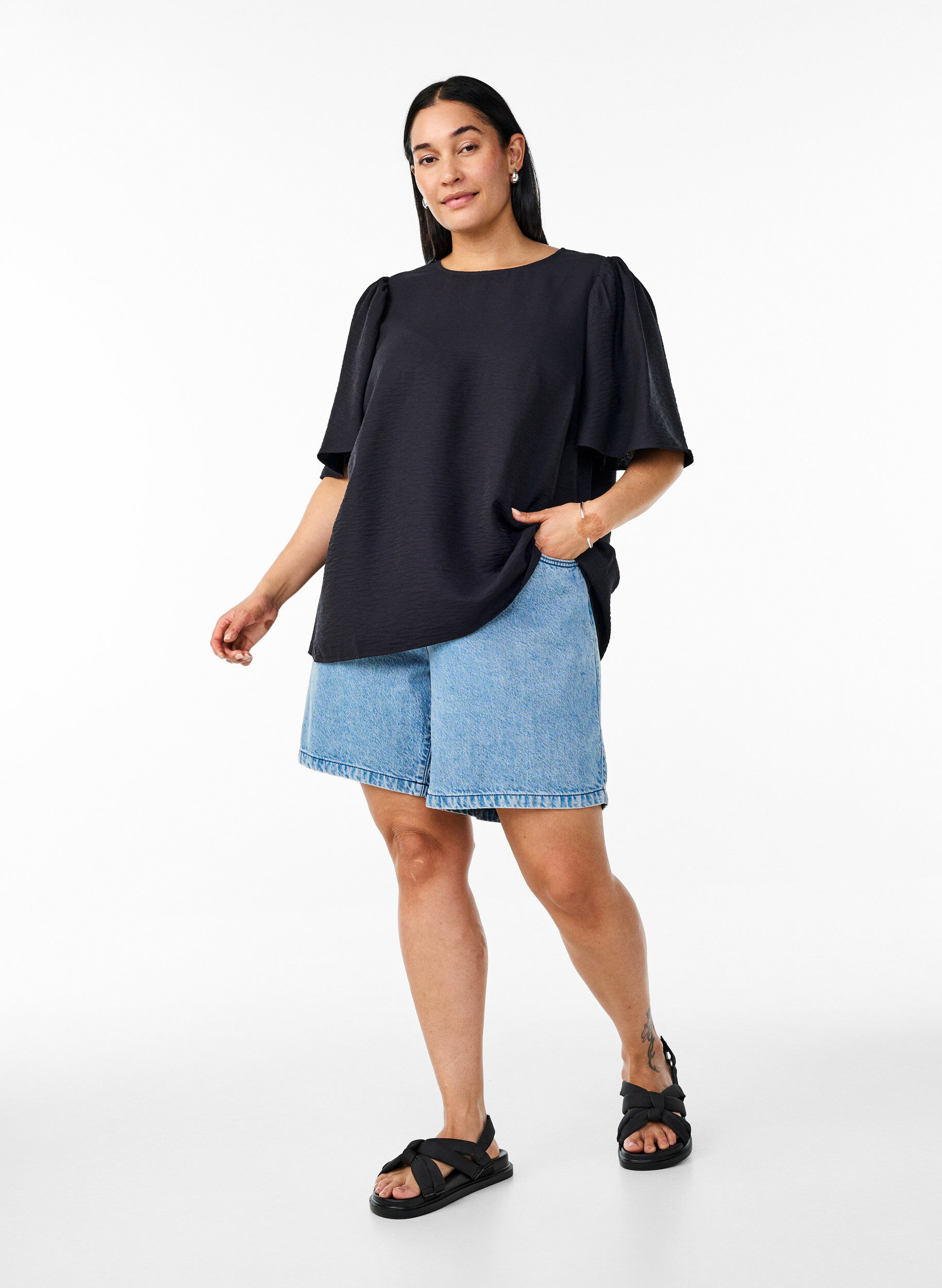 Zizzi Blouse met korte, wijde mouwen, Zwart, Model image number 1