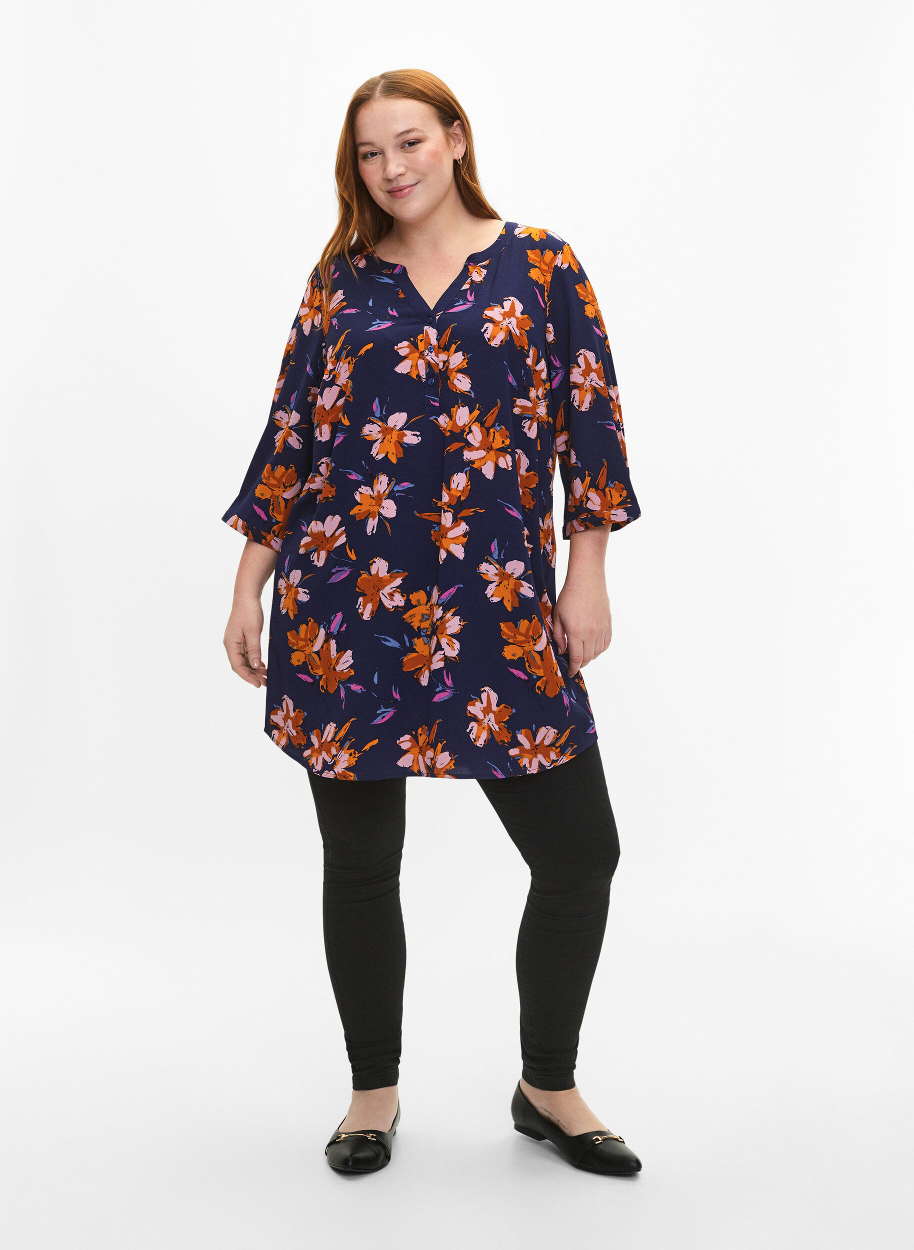 Zizzi Gebloemde tuniek met 3/4 mouwen, Peacoat Flower AOP, Model image number 2