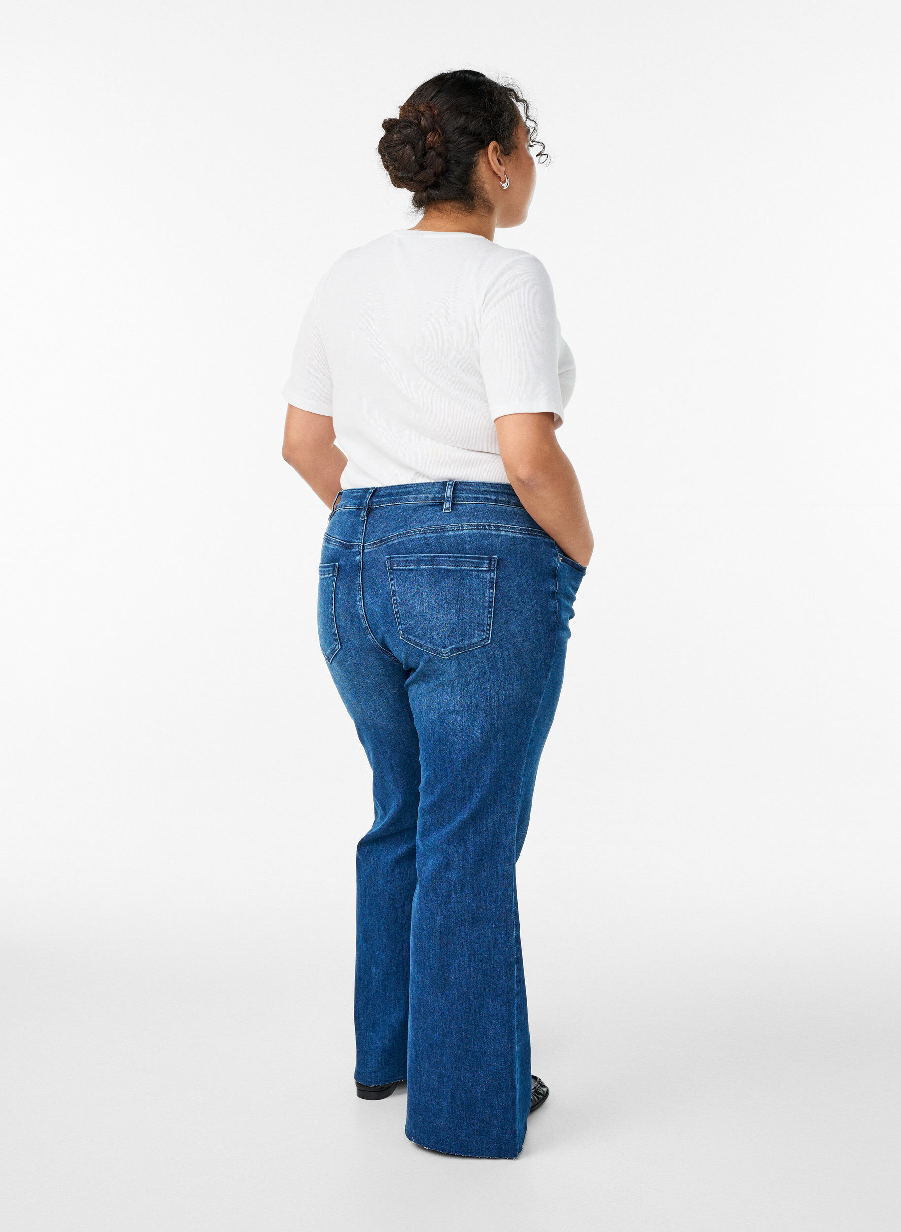 Zizzi High-waist bootcut jeans, Blauw, Model image number 1