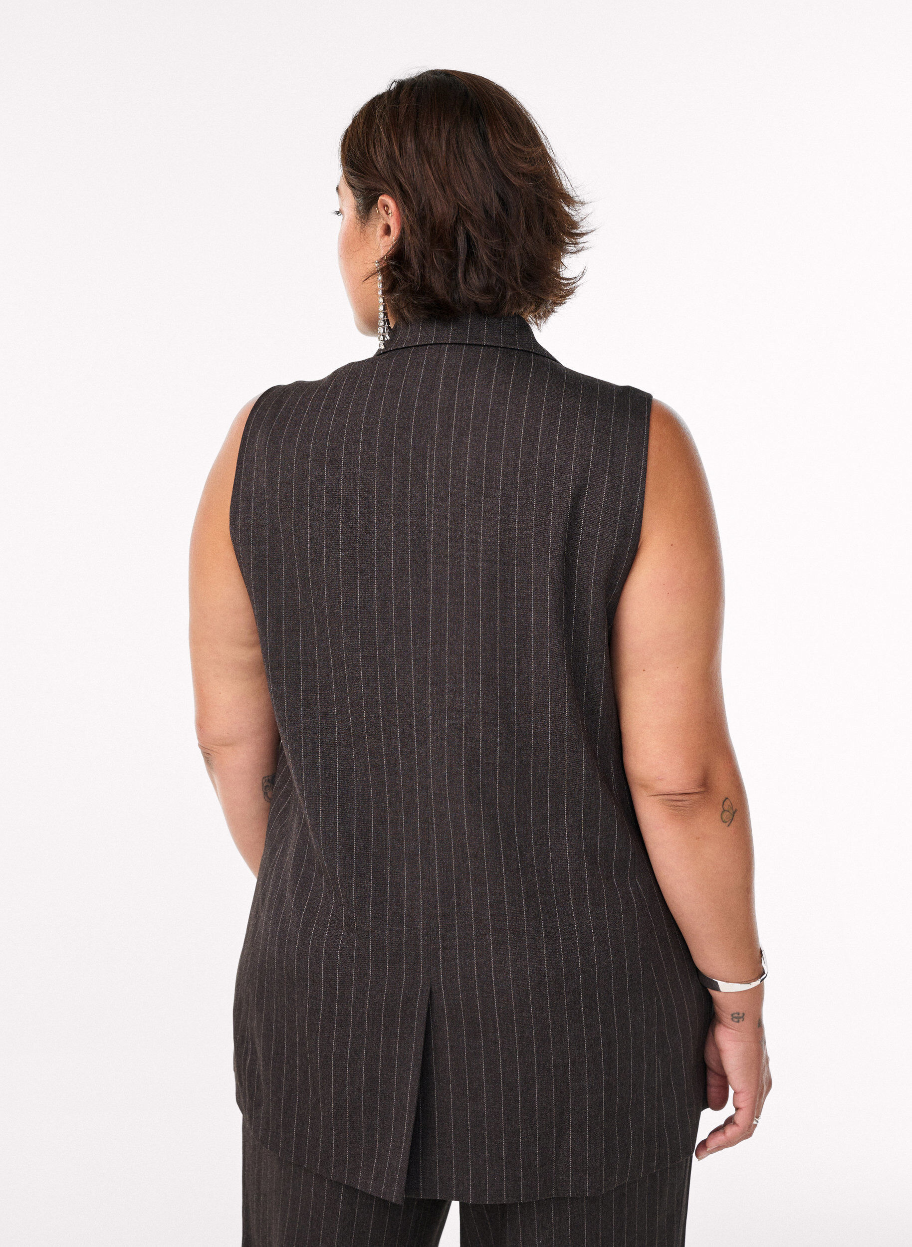 Zizzi Gilet met krijtstreep en revers, Bruin, Model image number 2