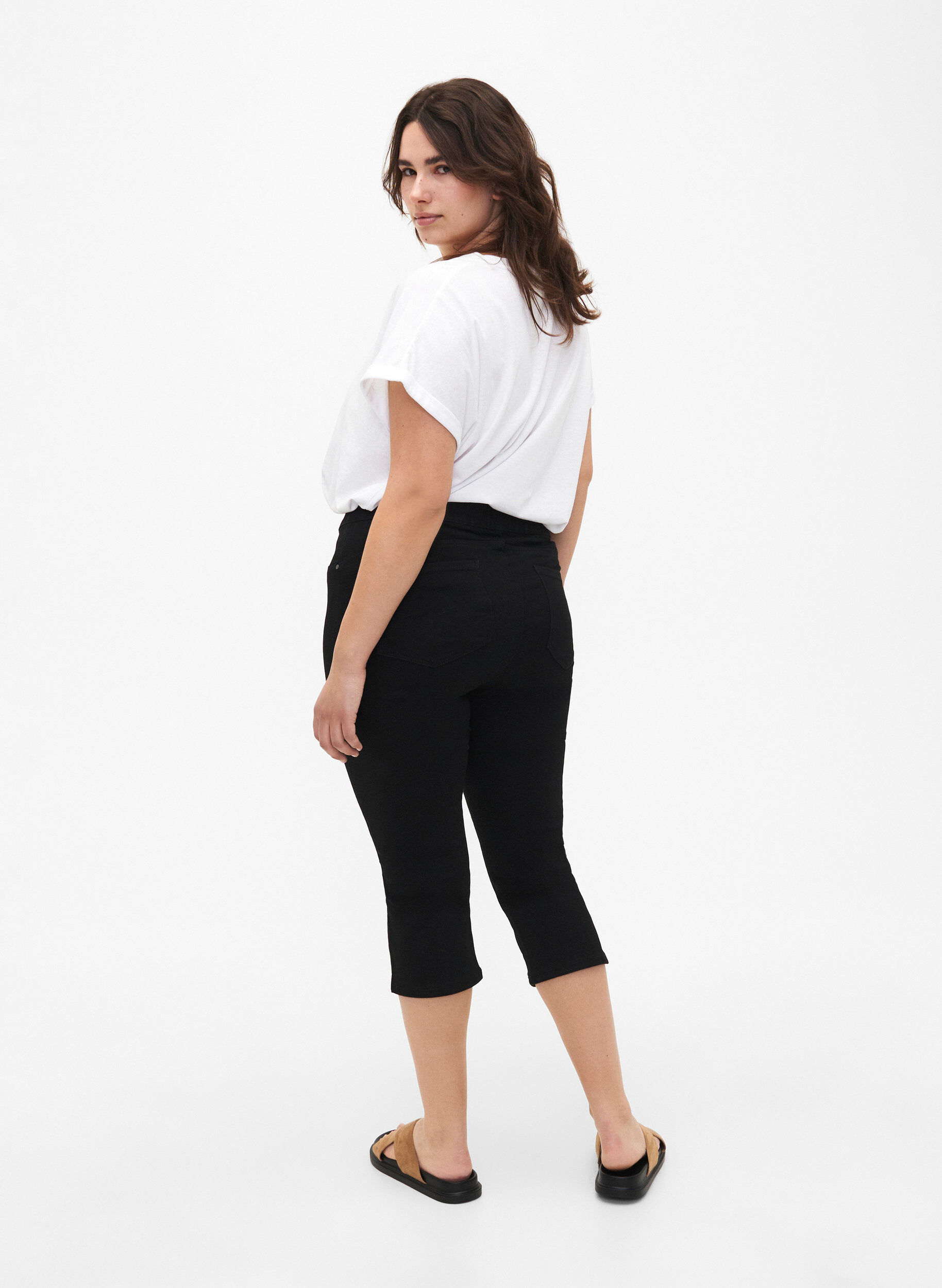 Zizzi Denim capribroek met elastische tailleband, Zwart, Model image number 1
