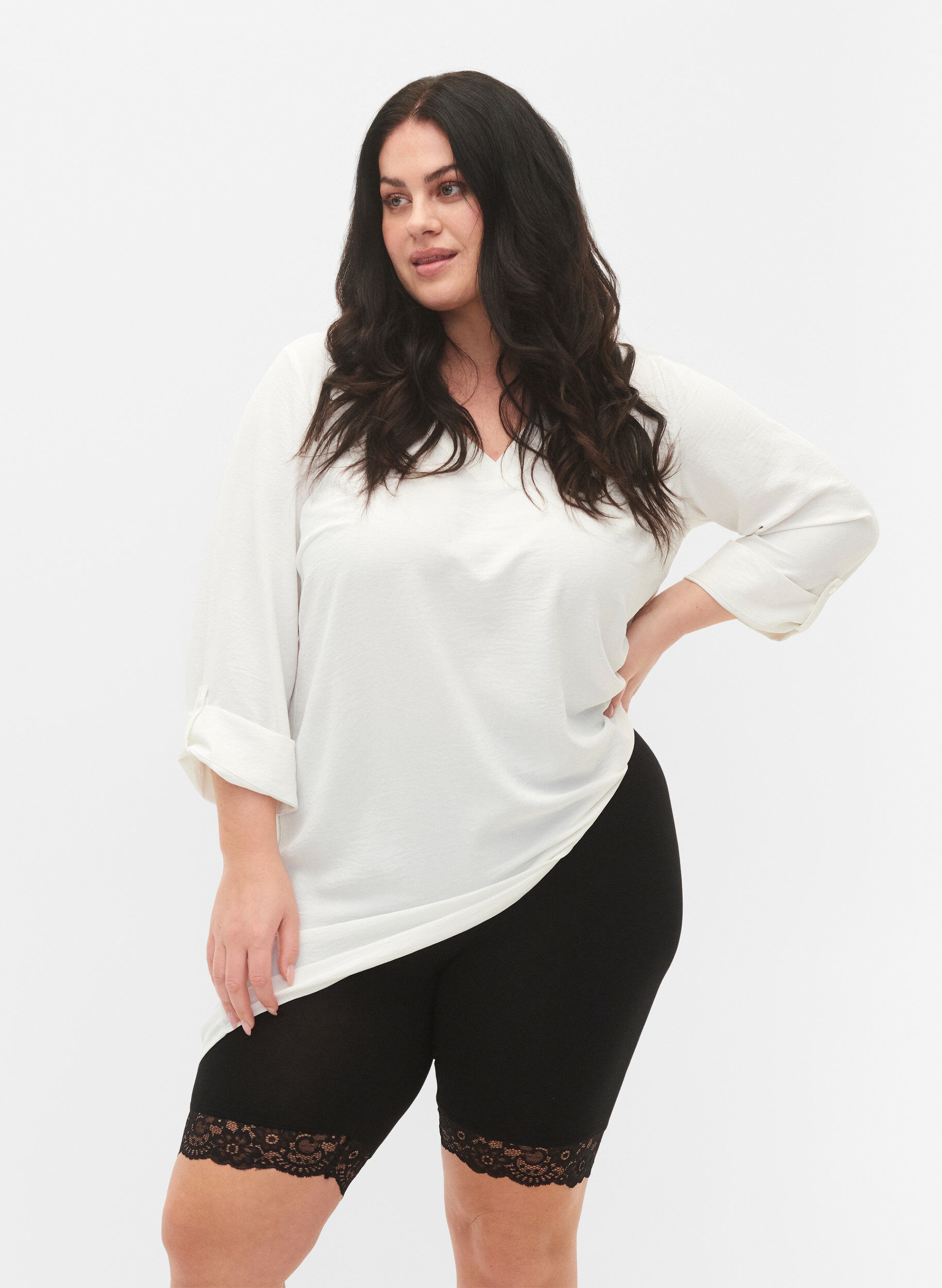 Zizzi Fietsbroekje met kanten rand, Zwart, Model image number 3