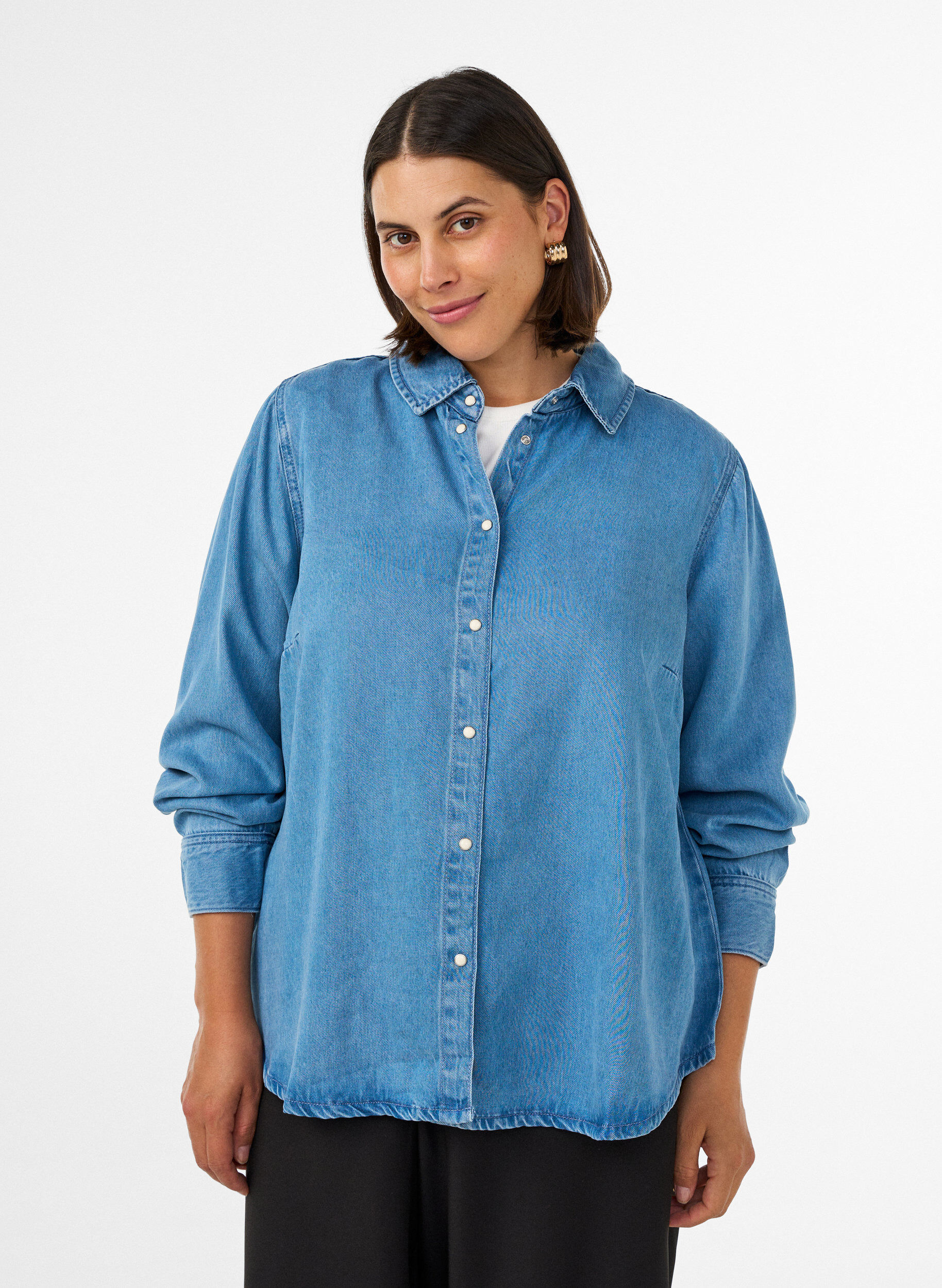 Denim blouse van lyocell met drukknopen, Blauw, Model