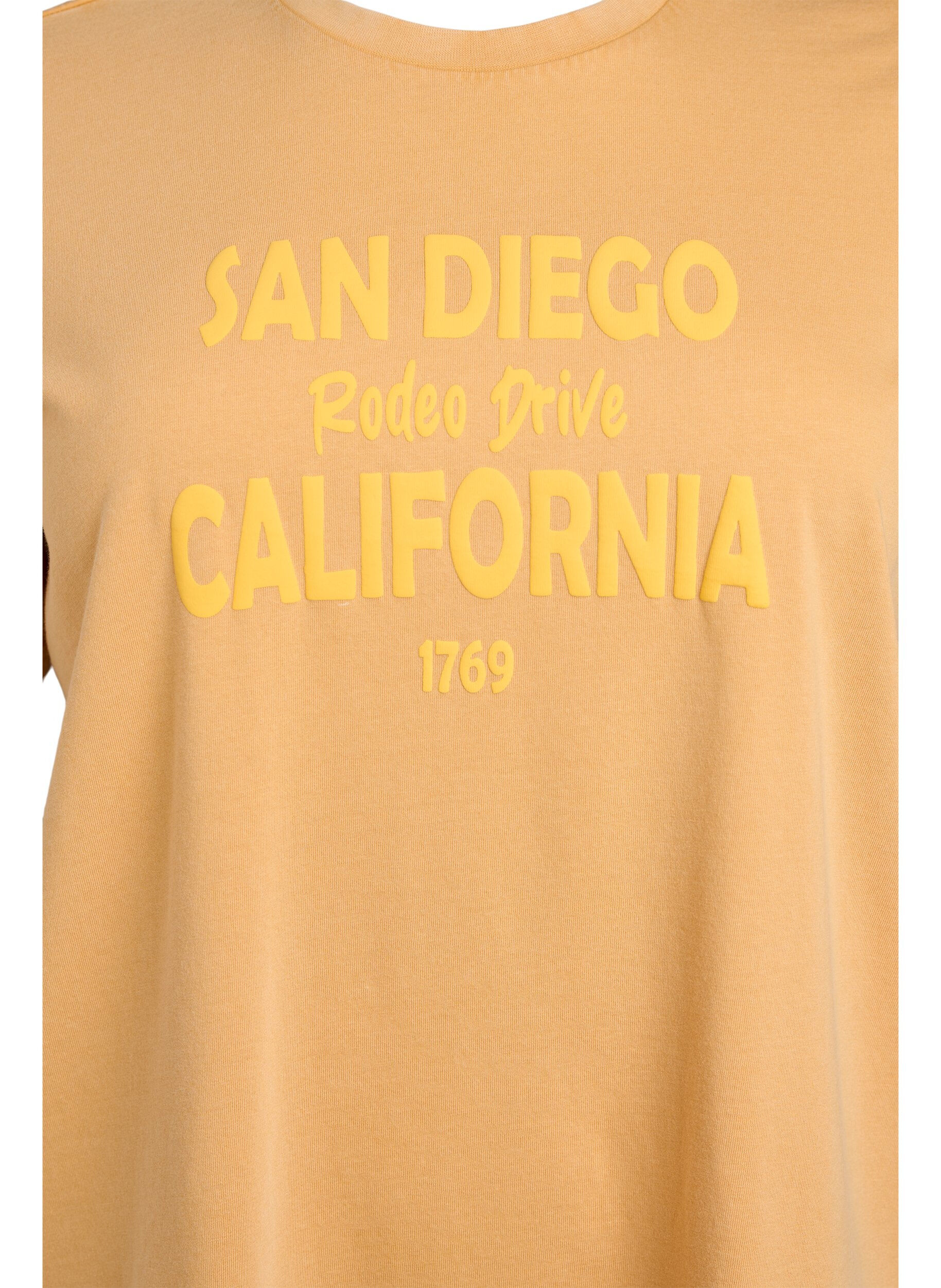 Zizzi T-shirt in biologisch katoen met een coole print, Geel, Packshot image number 2