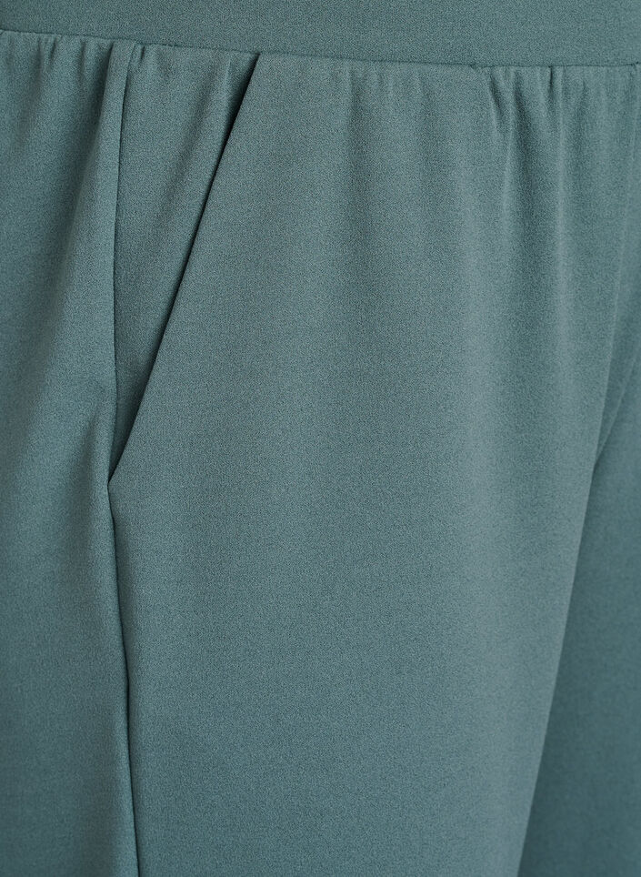 Hoog getailleerde kniebroek met losse pasvorm, Groen, Packshot image number 2