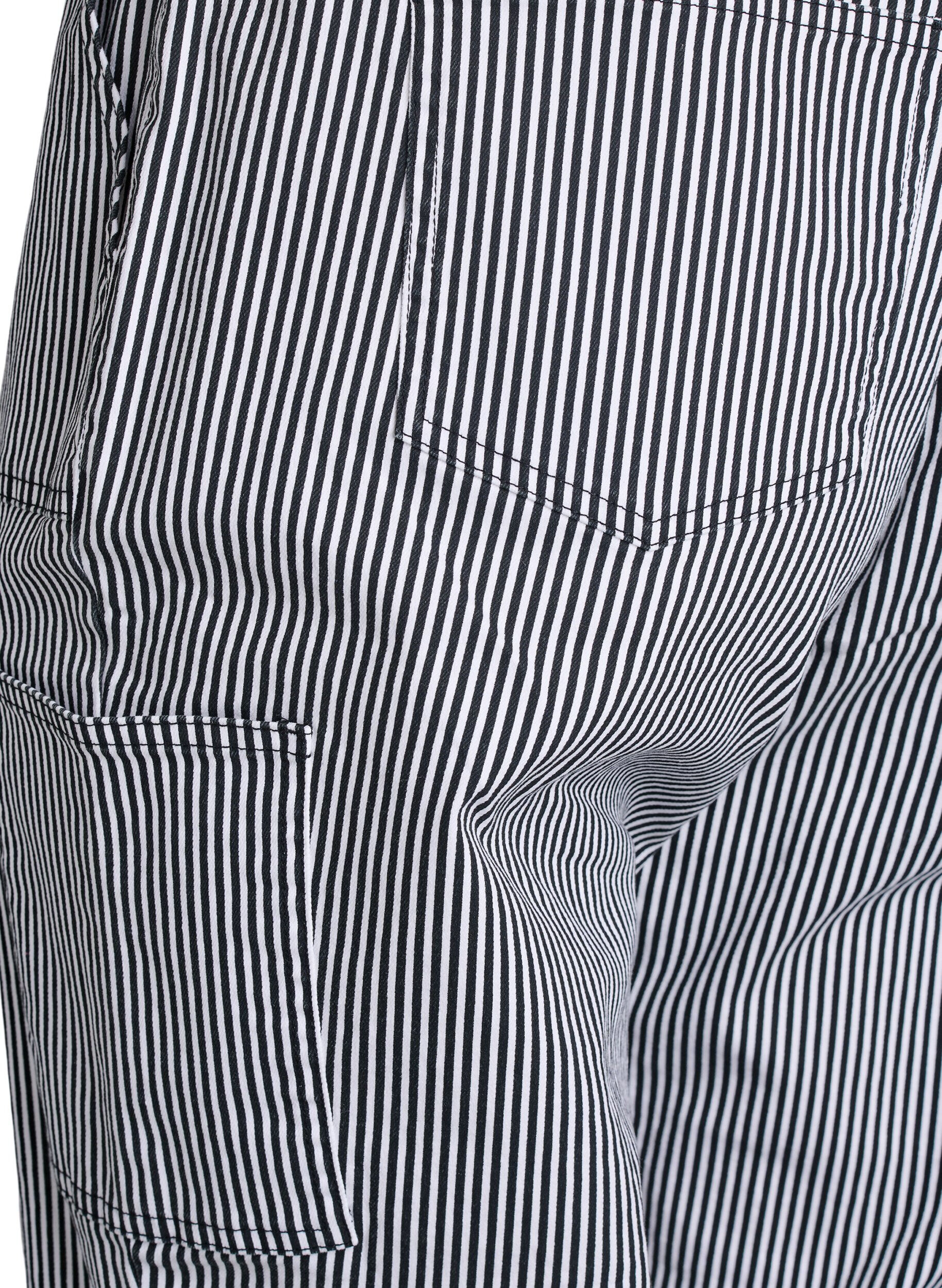 Zizzi Hoog getailleerde gestreepte cargo jeans, Zwart, Packshot image number 3