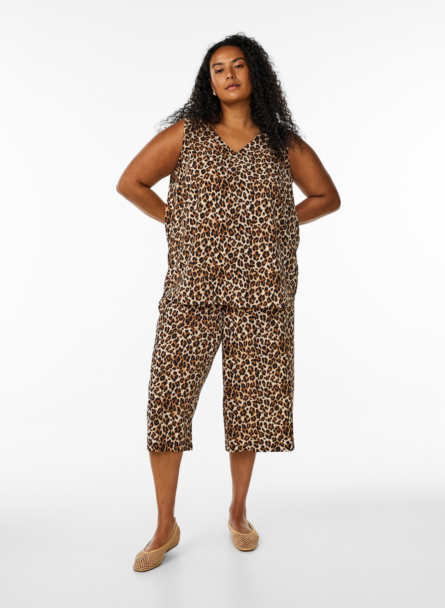 Zizzi Top met print en V-hals, Groen, Model image number 1