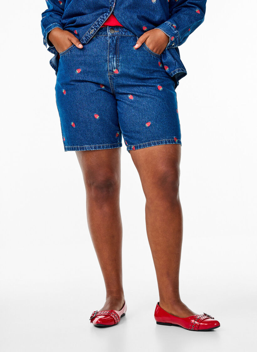 Korte spijkerbroek met geborduurde aardbeien, Blauw, Model image number 2