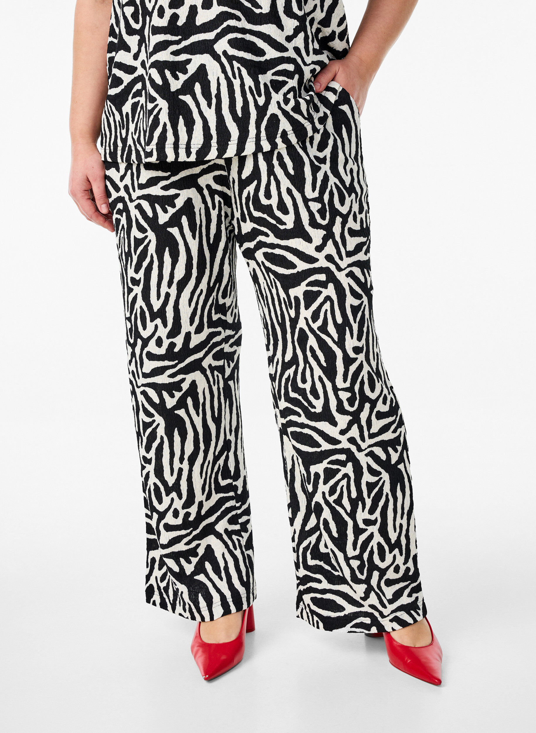 Zizzi Broek met zebraprint, Zwart, Model image number 2