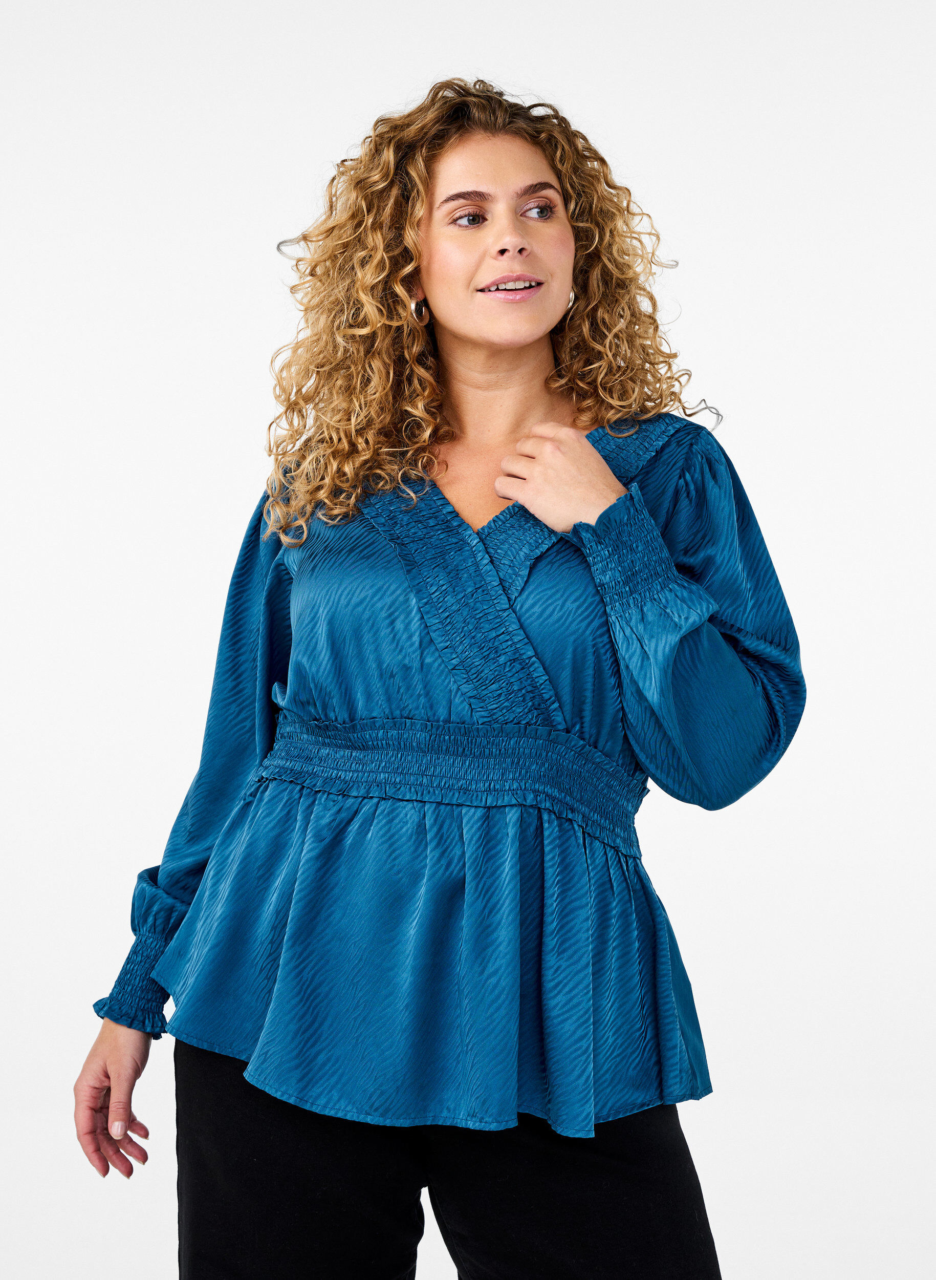 Zizzi Tone-on-tone blouse met smock patroon, Midnight, Model image number 0