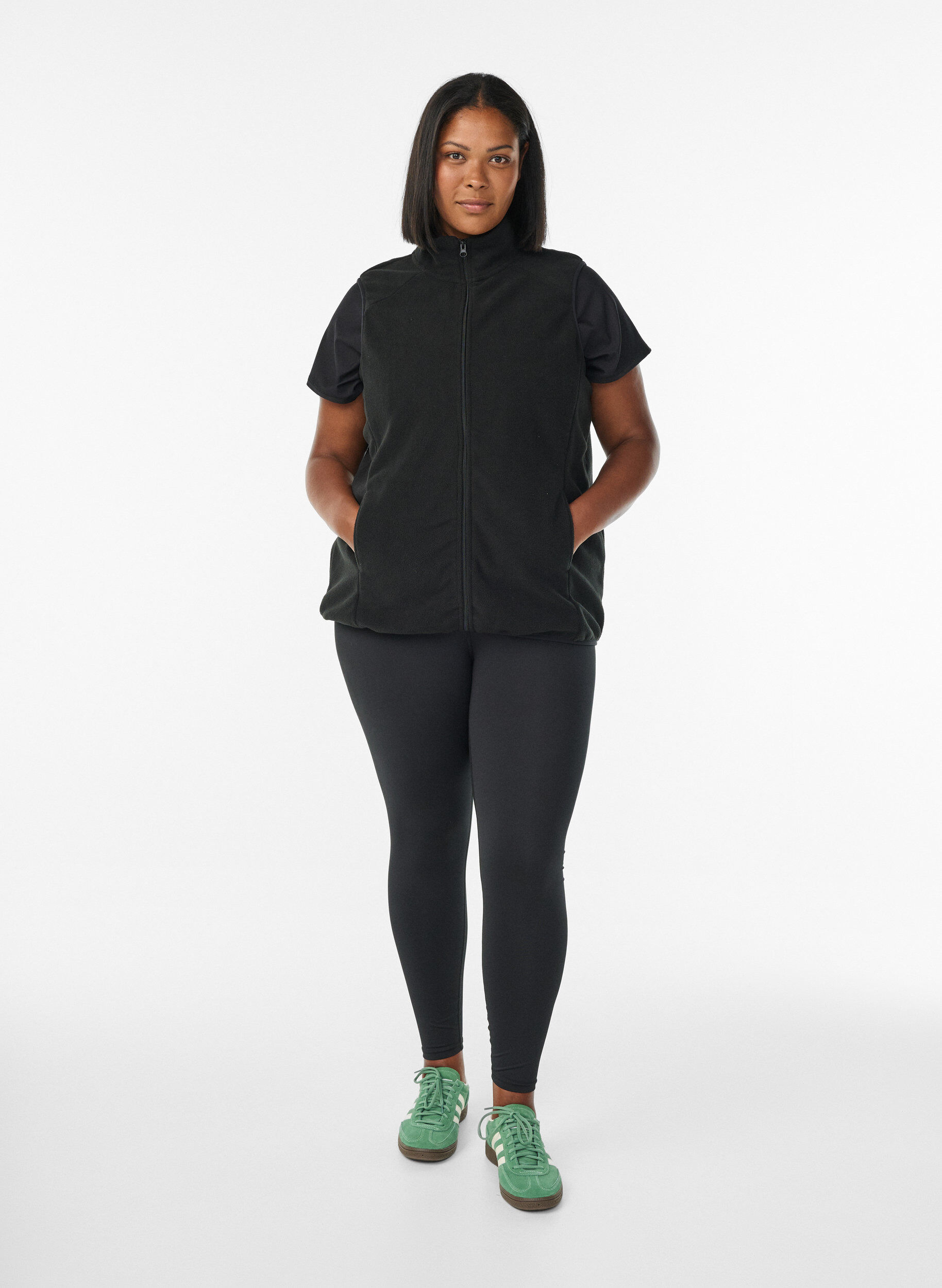 Zizzi Fleece vest met zakken, Zwart, Model image number 1