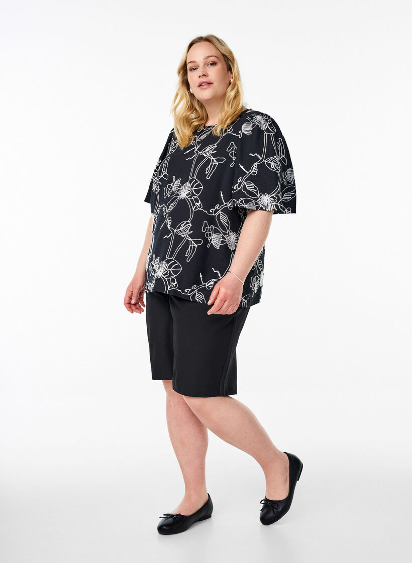 Blouse met korte mouwen en geborduurd patroon, Zwart, Model image number 1