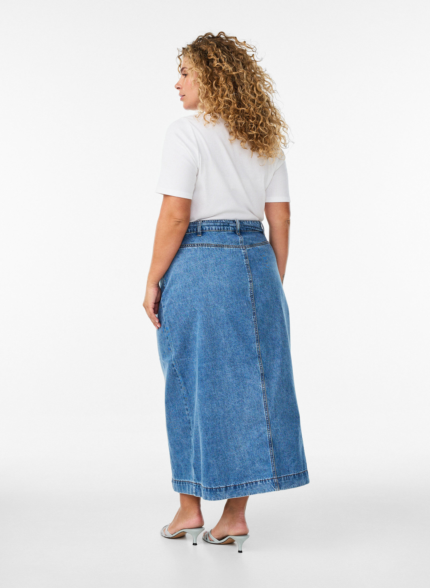 Zizzi Denim maxirok met strikceintuur, Blauw, Model image number 1