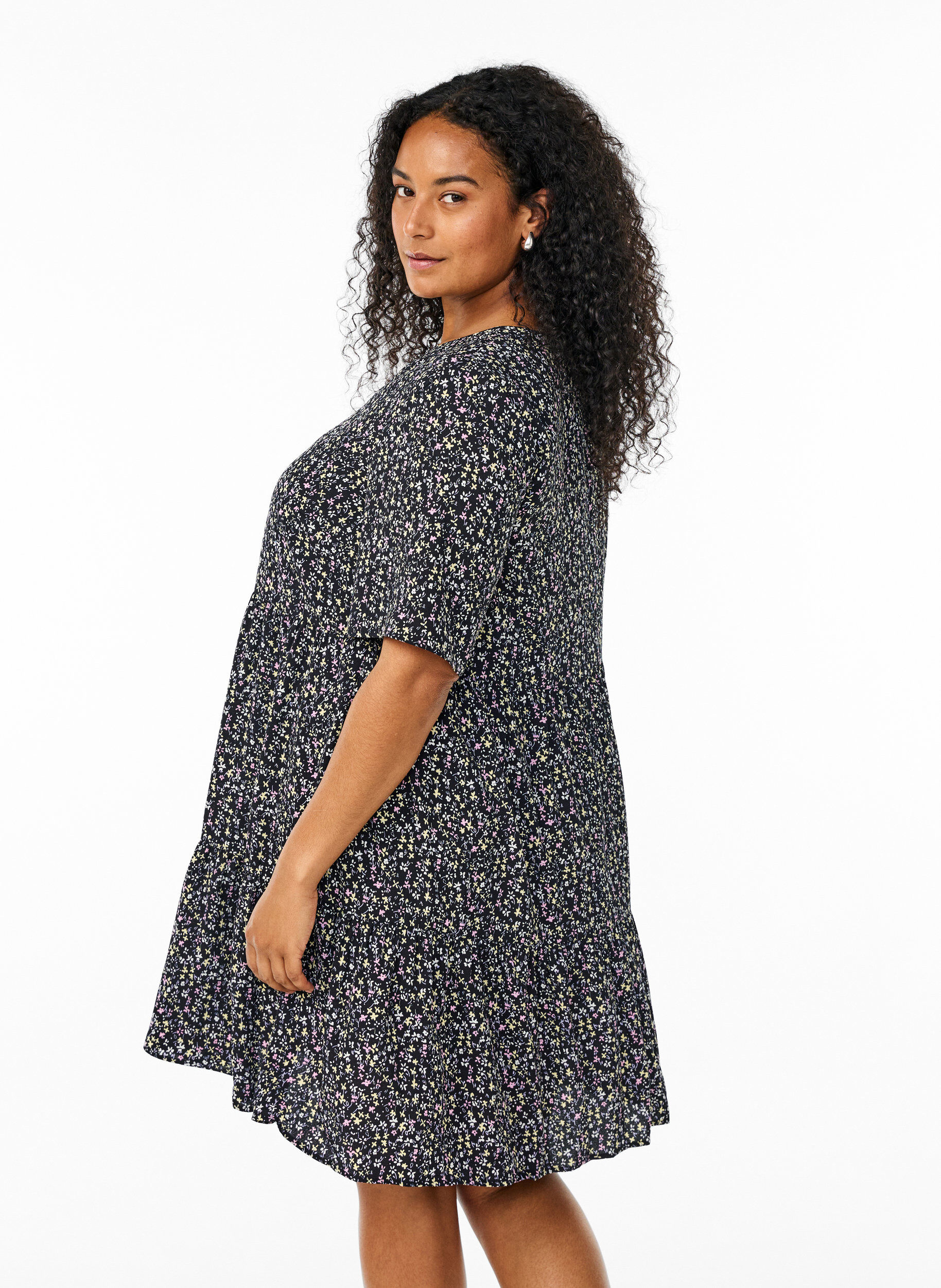 Zizzi Jurk met korte mouwen, A-lijn en snijlijnen, Zwart, Model image number 2