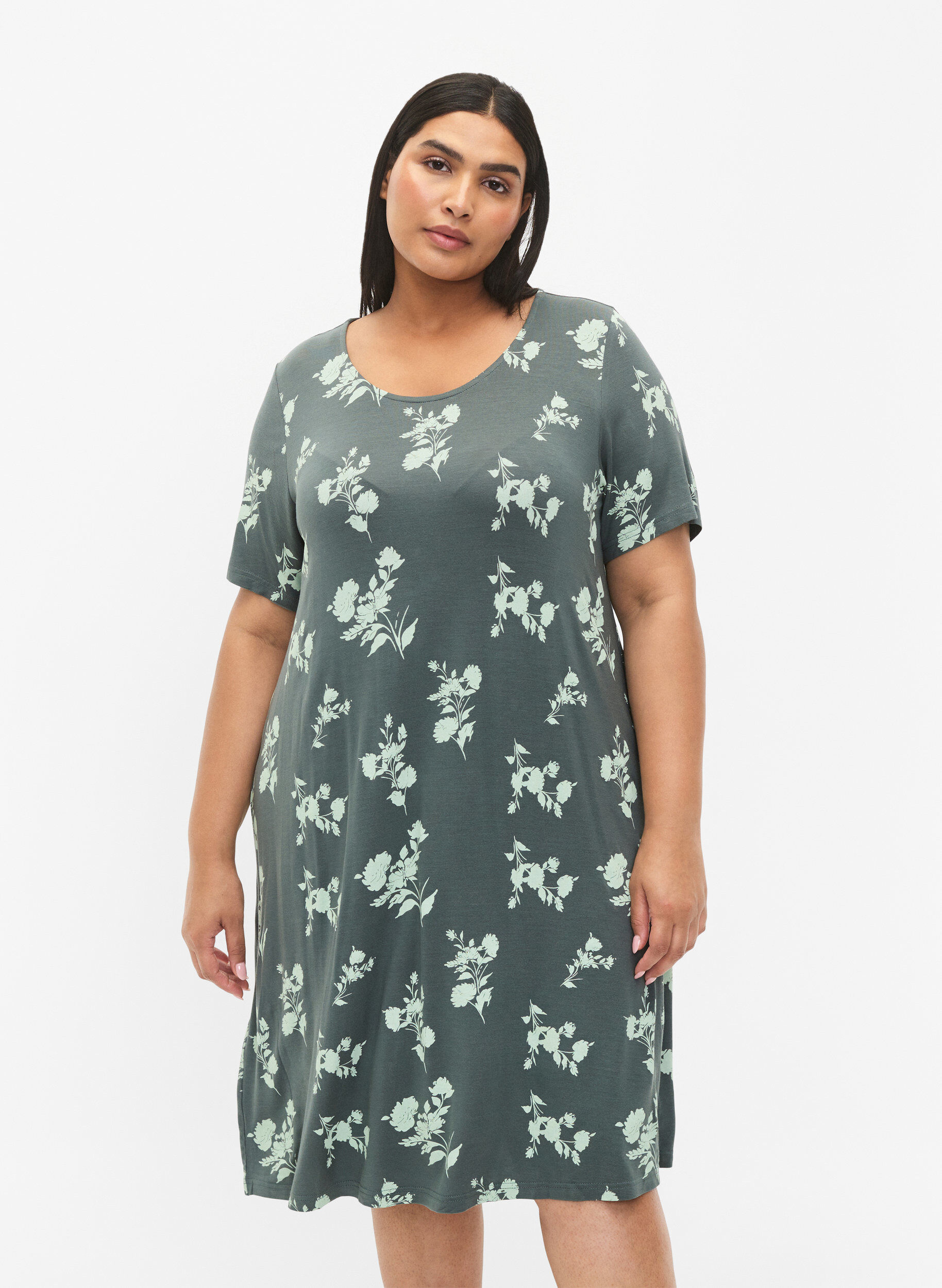 Zizzi Nachtjapon van viscose met korte mouwen en print, Balsam Green AOP, Model image number 0