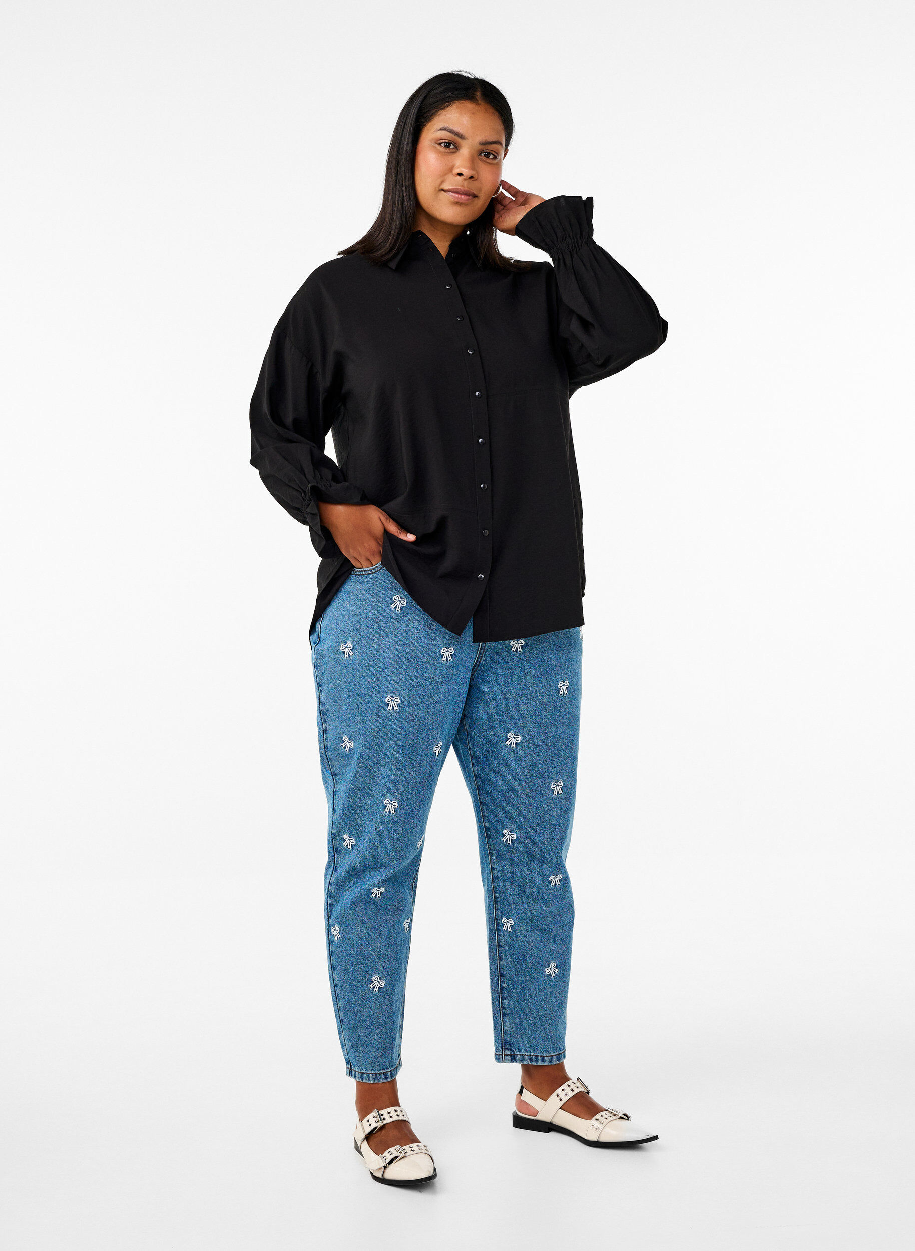 Zizzi Shirt met lange mouwen en ruchesdetails, Zwart, Model image number 1