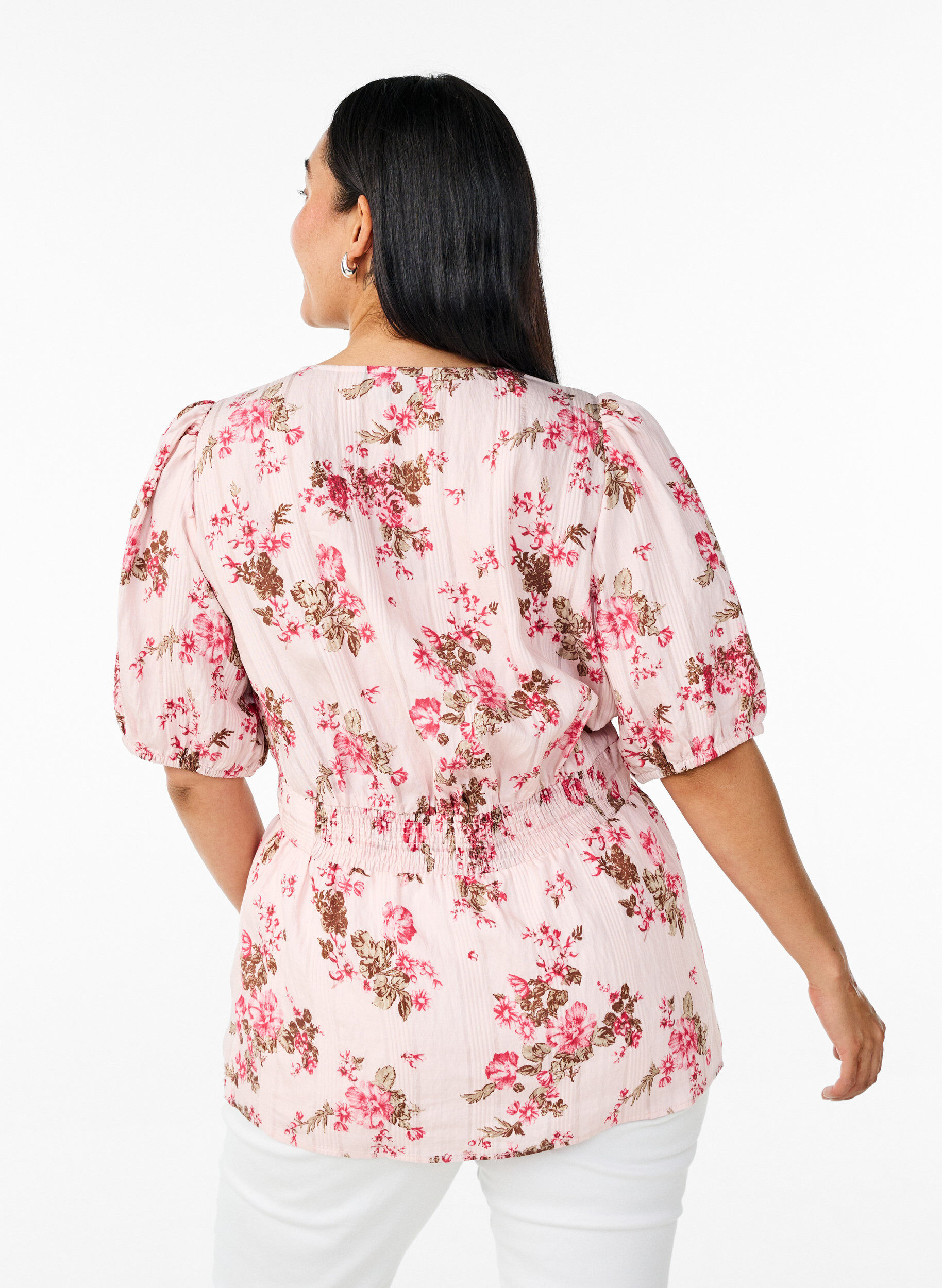 Zizzi Bloemenblouse met korte mouwen en gesmokte taille, Roze, Model image number 2