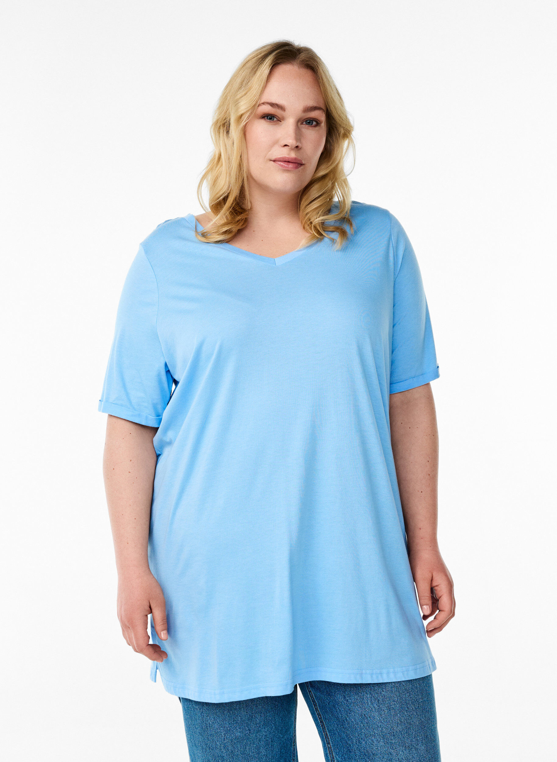 Enkelkleurig oversized T-shirt met V-hals, Blauw, Model