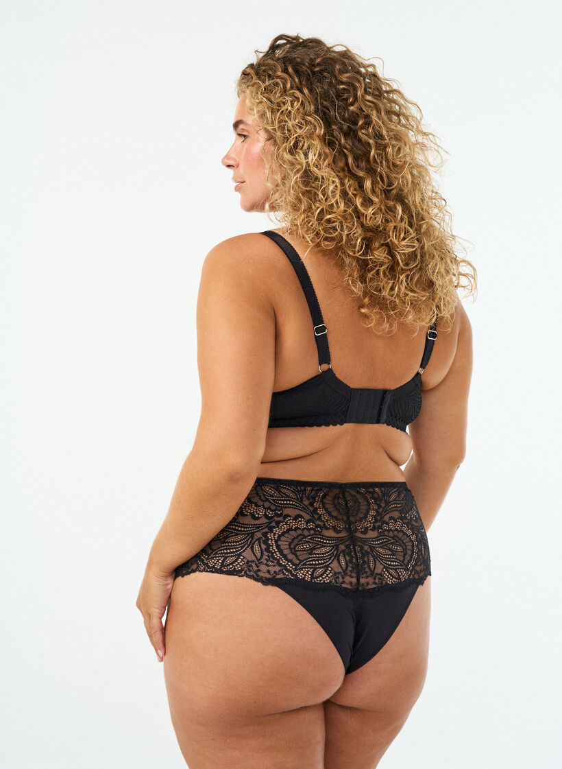 Hipster string zonder kruis met kant en hoge taille, Zwart, Model image number 1