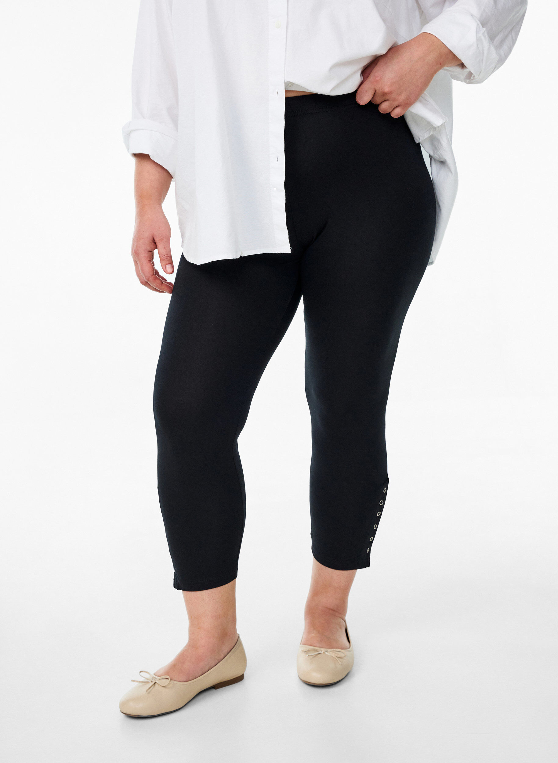 Een 3/4 legging met knopen, Zwart, Model