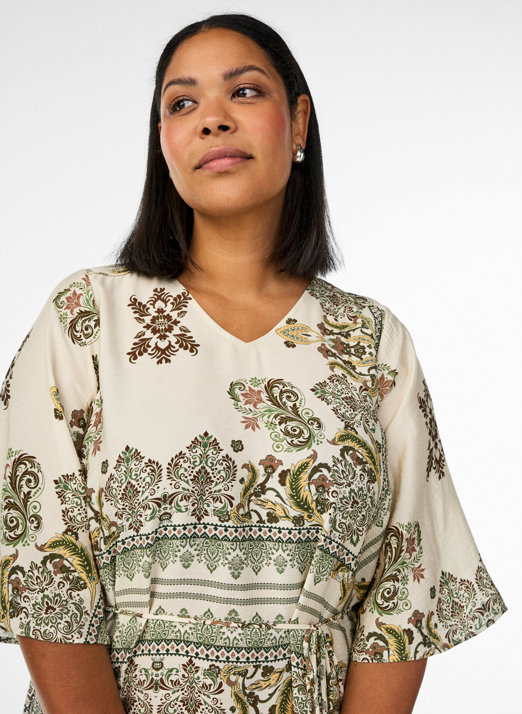 Zizzi Gedessineerde midi jurk in viscose met strikceintuur, Groen, Model image number 2