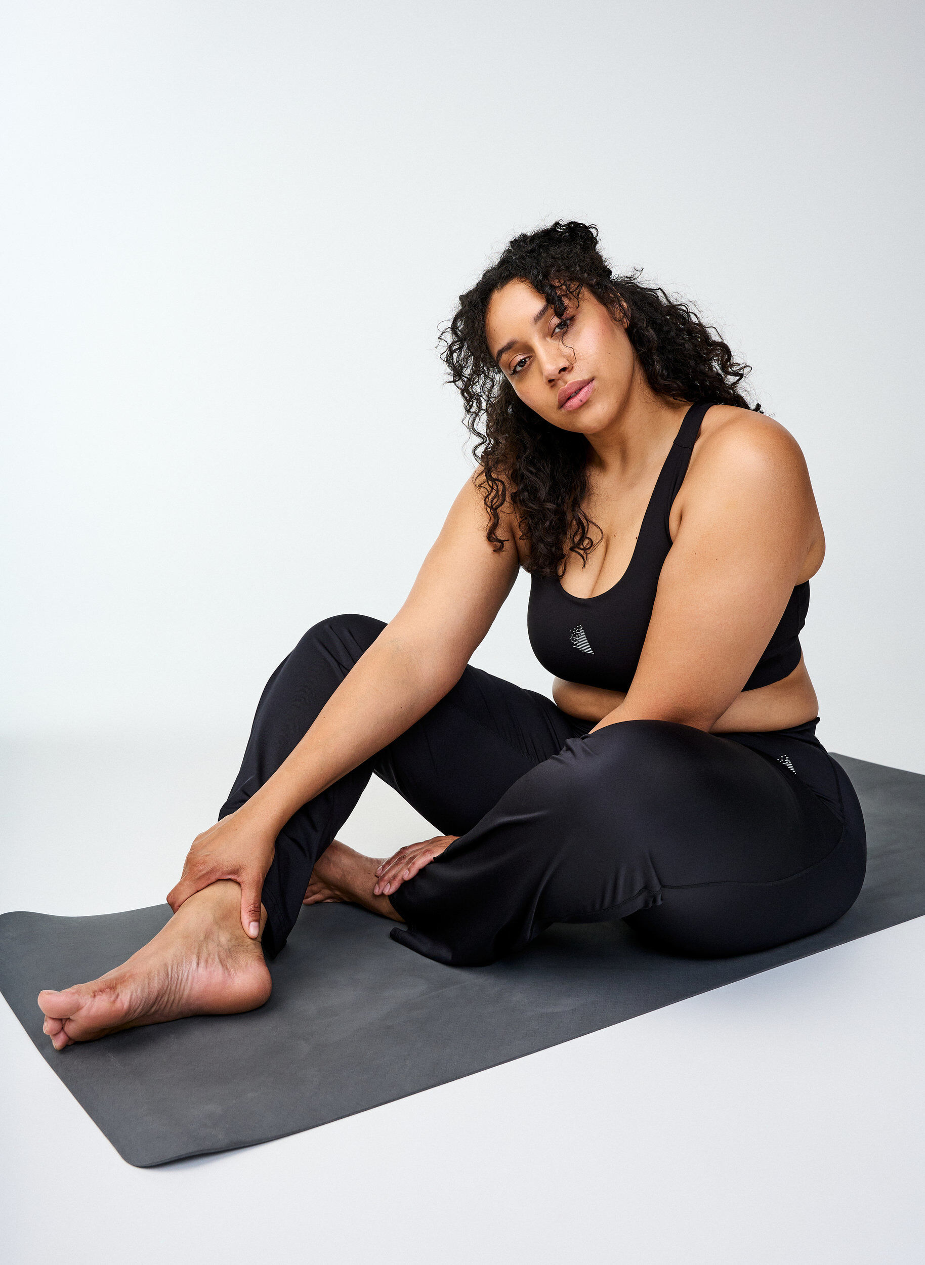 Zizzi Flared Sportbroek, Zwart, Image image number 1